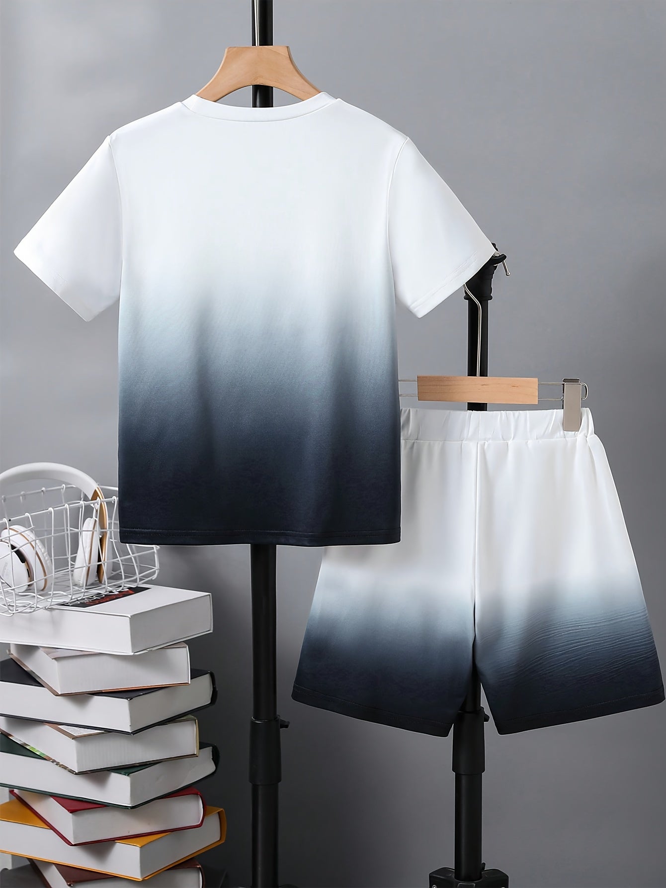 Boy's Color Gradient 2pcs, T-shirt & Shorts Set,
