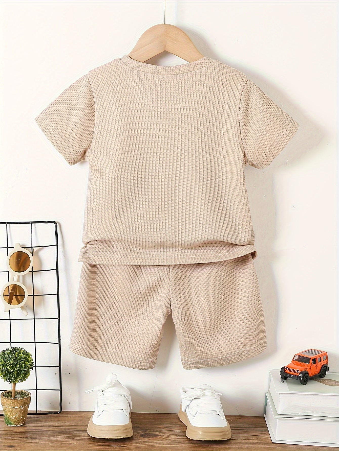 2pcs Boy's Crew Neck T-Shirt & Solid Shorts,