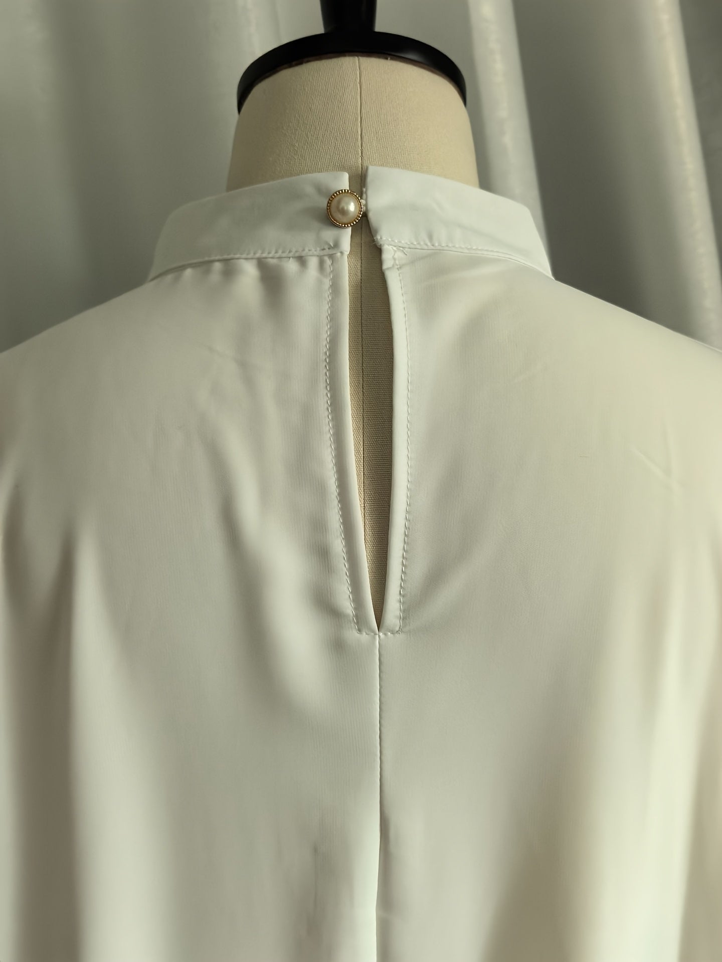 Elegant White Abaya with Blue Bow Accents - ./MH