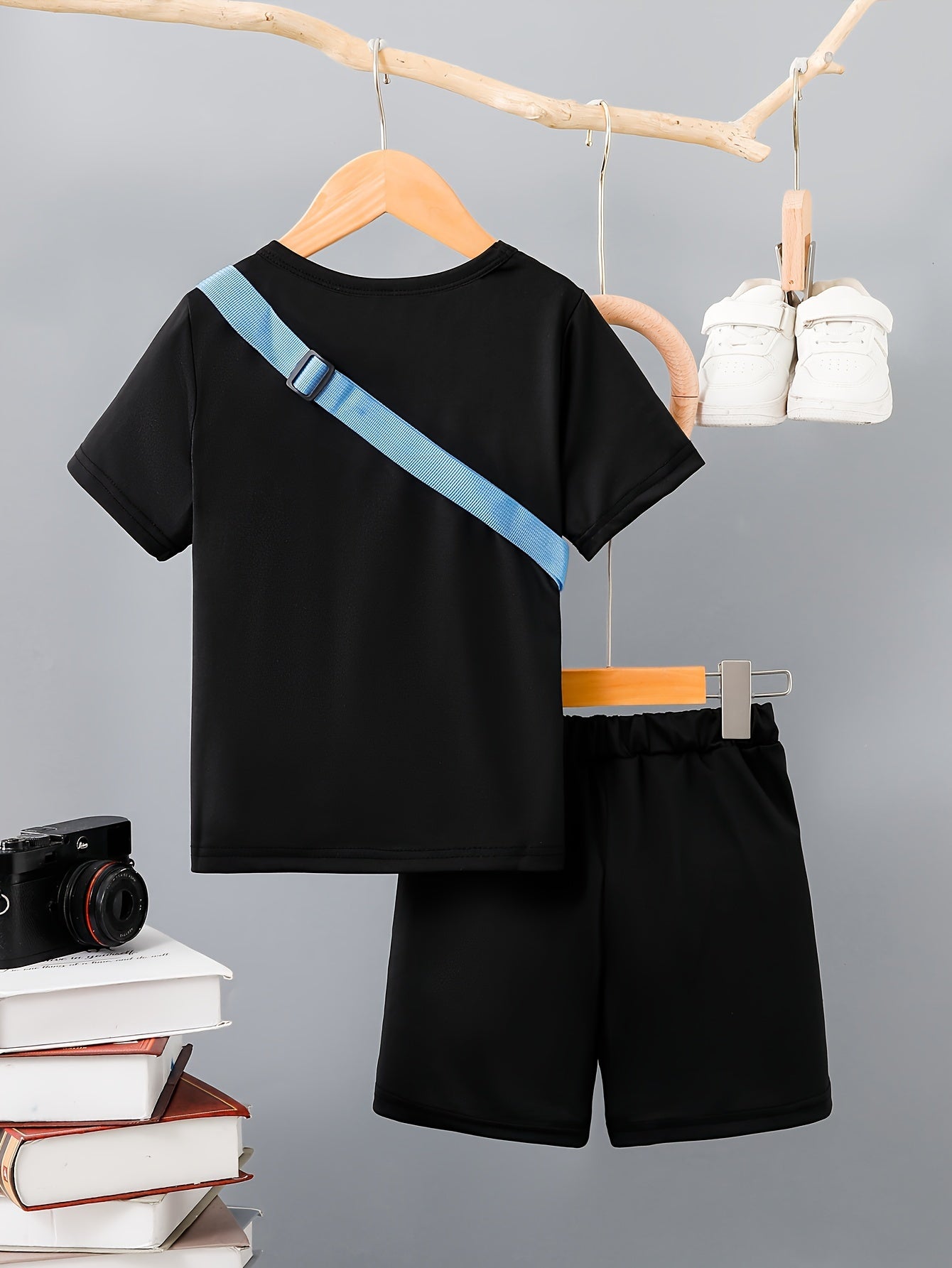 3pcs Boys Casual Solid Short Sleeve T-shirt & Smile Face Print Shorts.