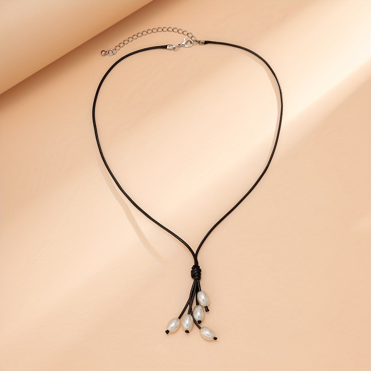 Stylish Leather Imitation Pearl Necklace Cute Artificial Pearl Choker Necklace For Women