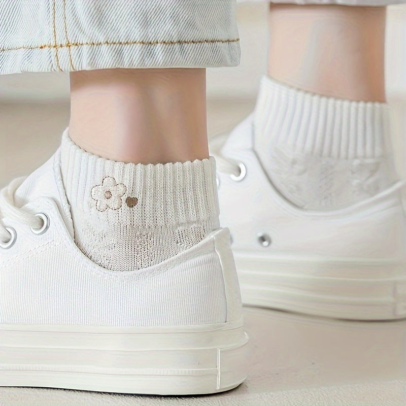 5 Pairs of Whimsical Cartoon Patterned Ankle Socks for Women -./MS