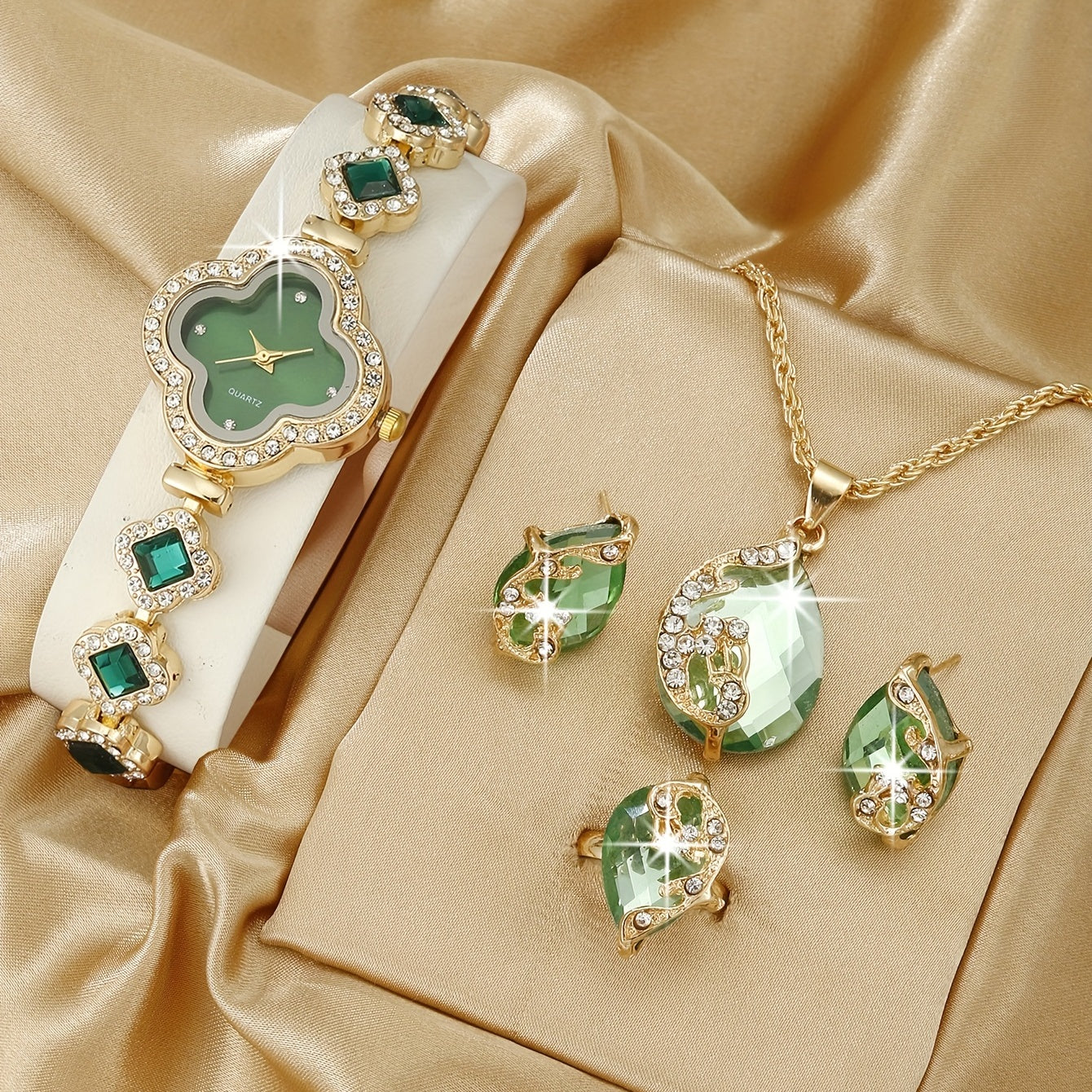 Clover Pointer Quartz Watch - Elegant Baroque Rhinestone Analog Wrist Watch with 4pcs Jewelry Set, Perfect Gift for Mom, Her, or Yourself, Ideal for Any Occasion