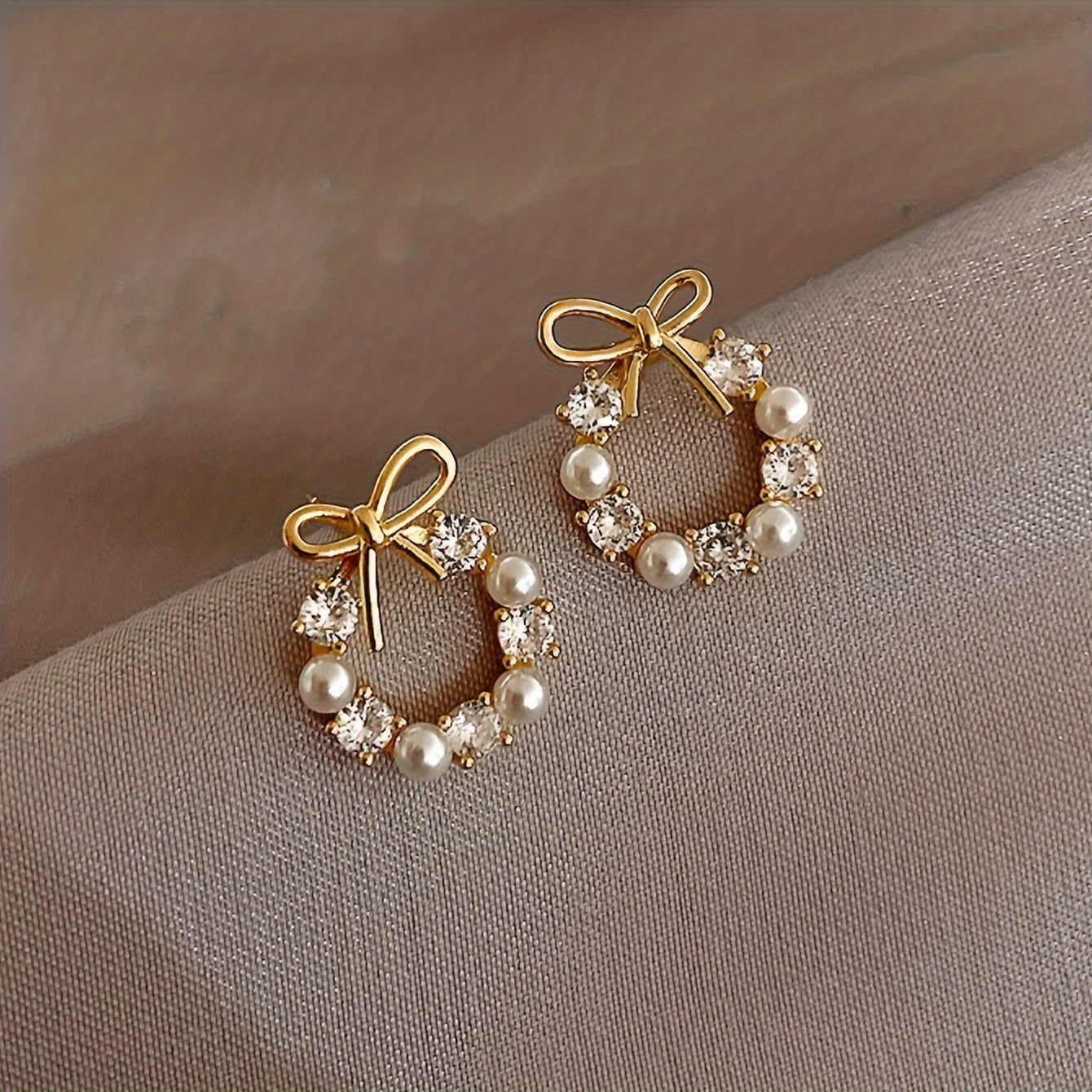 Tiny Delicate Round Stud Earrings With Bow Imitation Pearl Design Zinc Alloy Jewelry Elegant Simple Style For Women Daily Wear