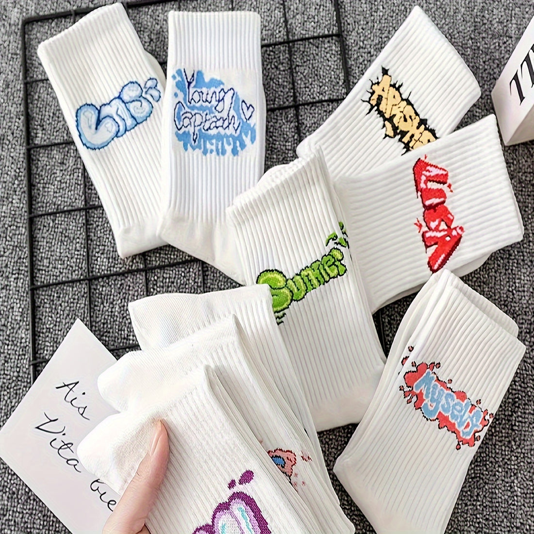 9 Pairs Of Men's Trendy Graffiti Pattern Crew Socks./MH