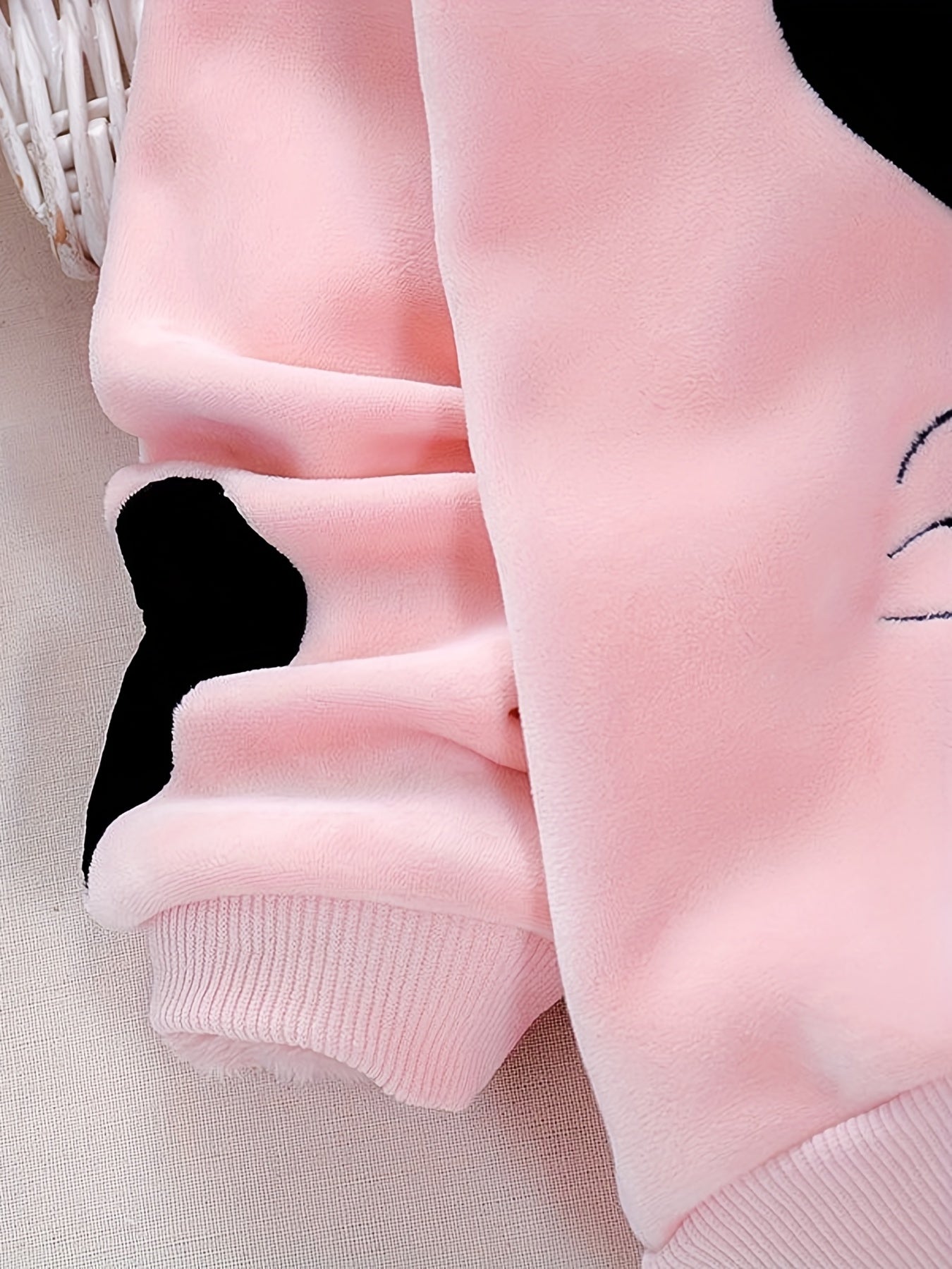2pcs Adorable Baby Girls' Heart-Themed Long-Sleeved Hoodie .