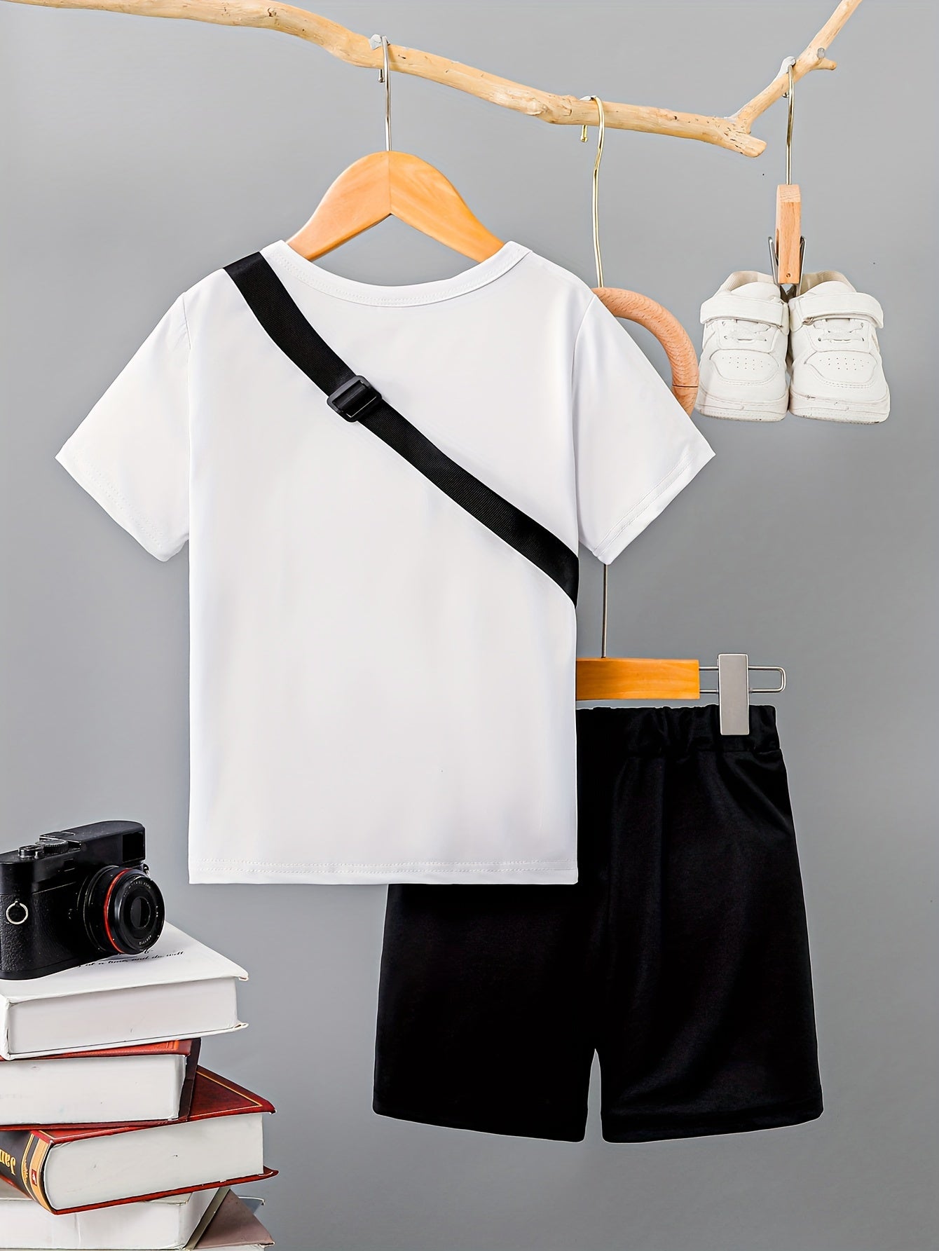 3pcs Boys Casual Solid Short Sleeve T-shirt & Smile Face Print Shorts.