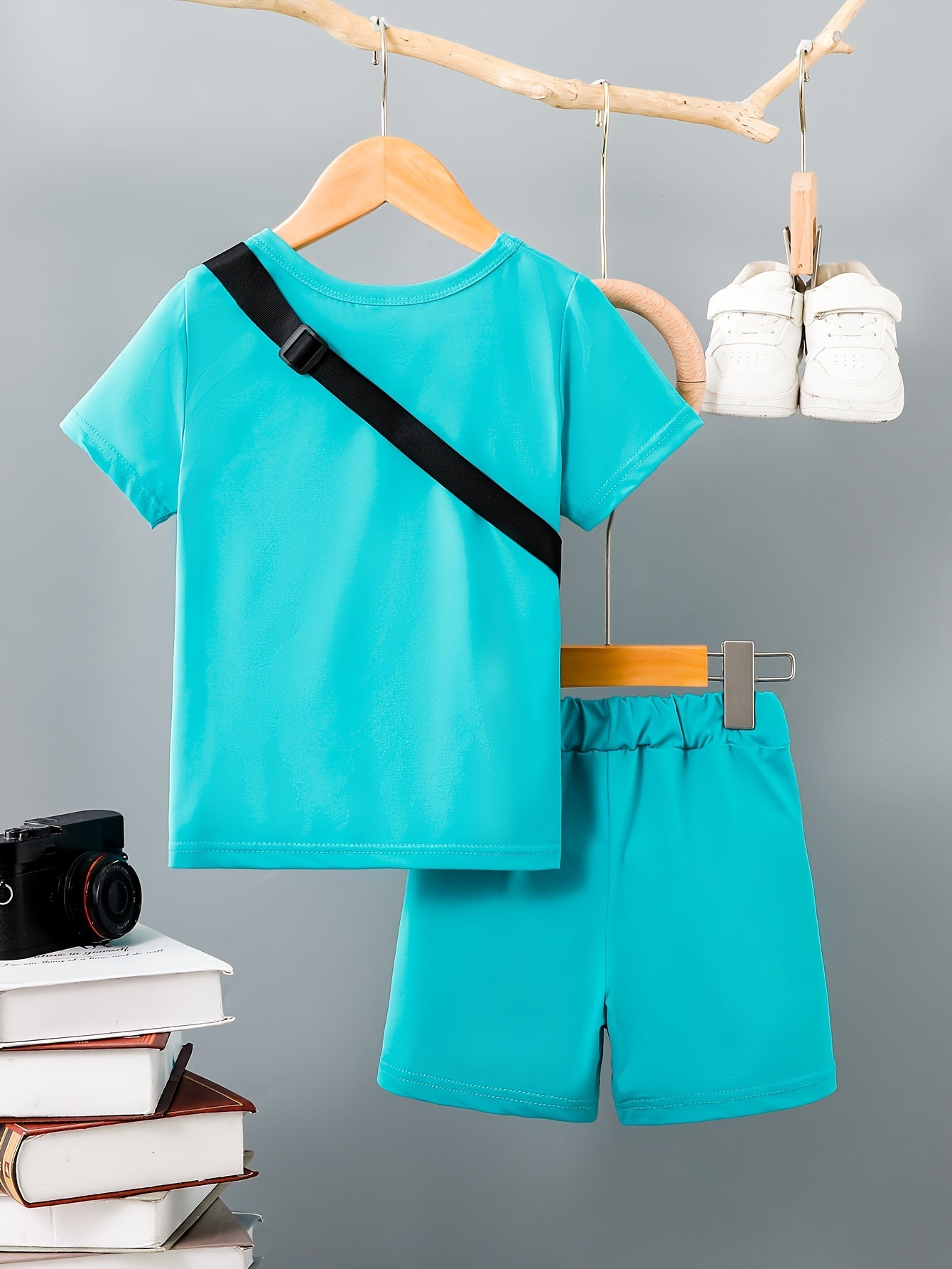 3pcs Boys Casual Solid Short Sleeve T-shirt & Smile Face Print Shorts.