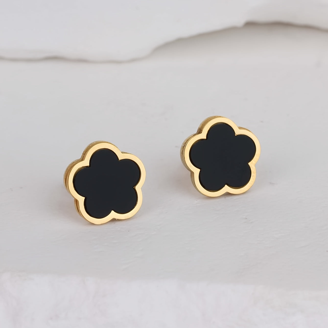 Simple Lucky Flower Design Stud Earrings Stainless Steel Jewelry Elegant Leisure Style Suitable For Women Daily Wear