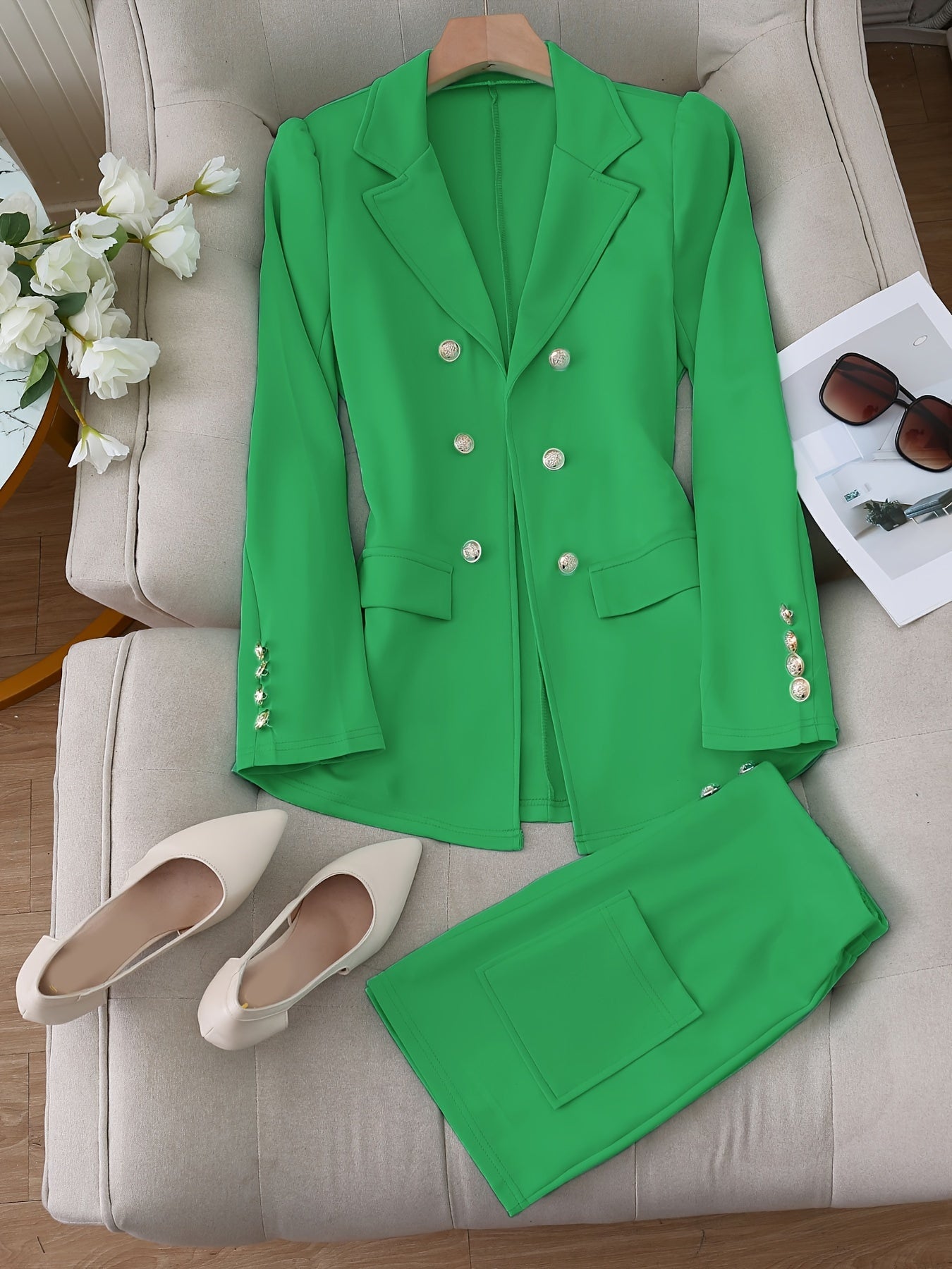 Two-Piece Floral Print Suit Set - Elegant Double Breasted Blazer.