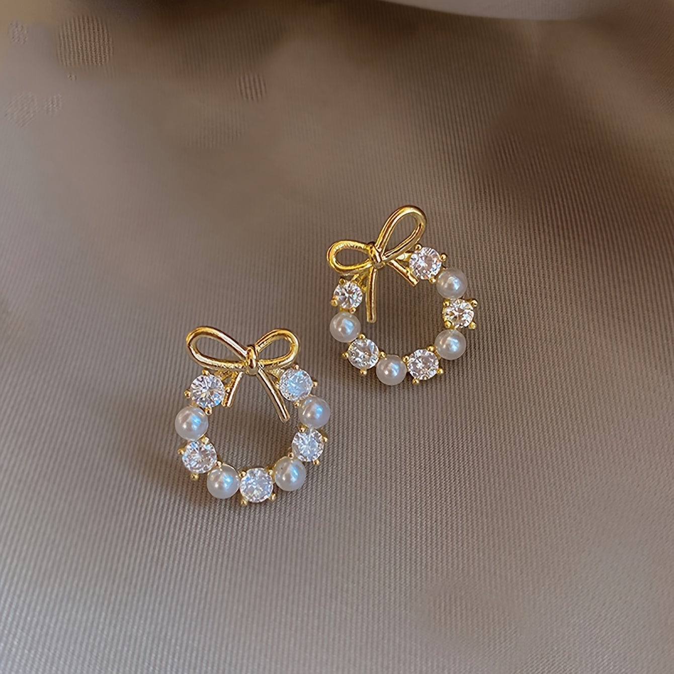 Tiny Delicate Round Stud Earrings With Bow Imitation Pearl Design Zinc Alloy Jewelry Elegant Simple Style For Women Daily Wear