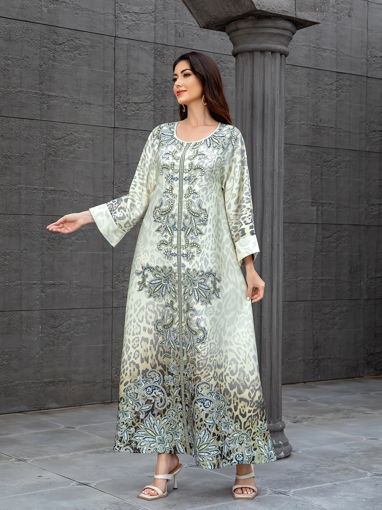 O Muslim Women's long robe for the  Arabian dress./MH