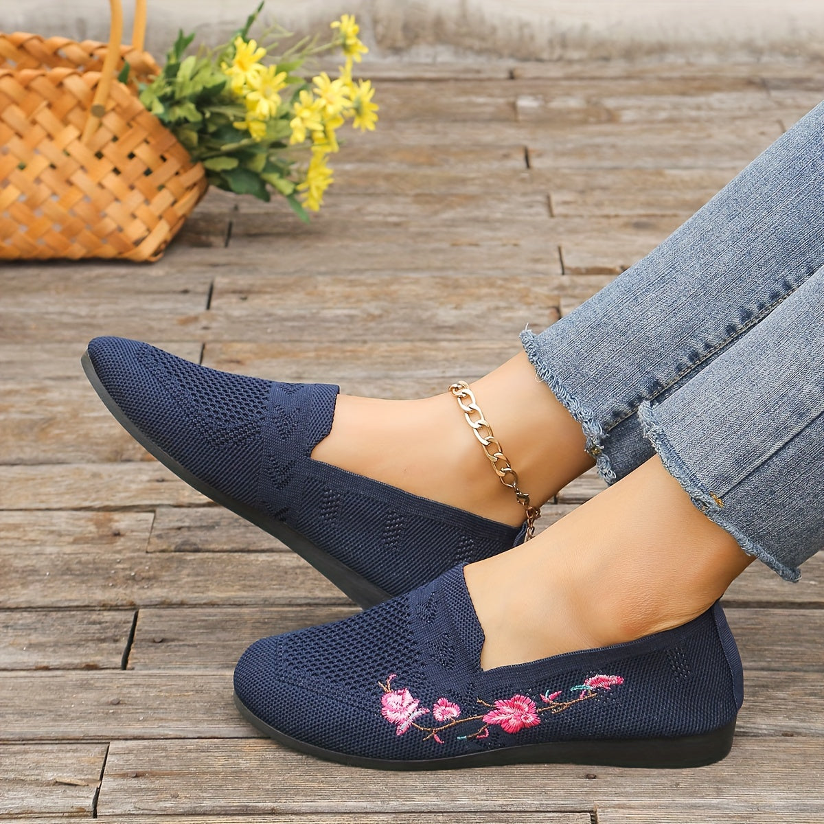 Women's Floral Embroidered Flat Shoes,