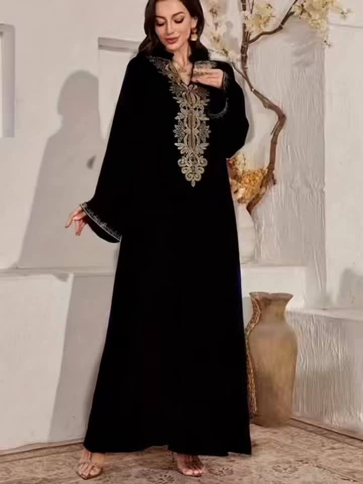 Elegant Middle Eastern-Inspired V-Neck Embroidered Maxi Dress ./MH