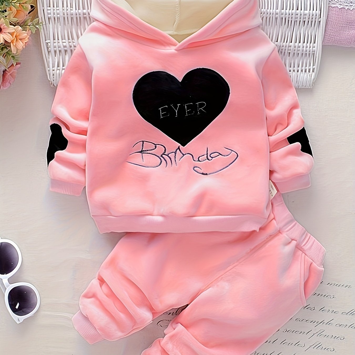 2pcs Adorable Baby Girls' Heart-Themed Long-Sleeved Hoodie .