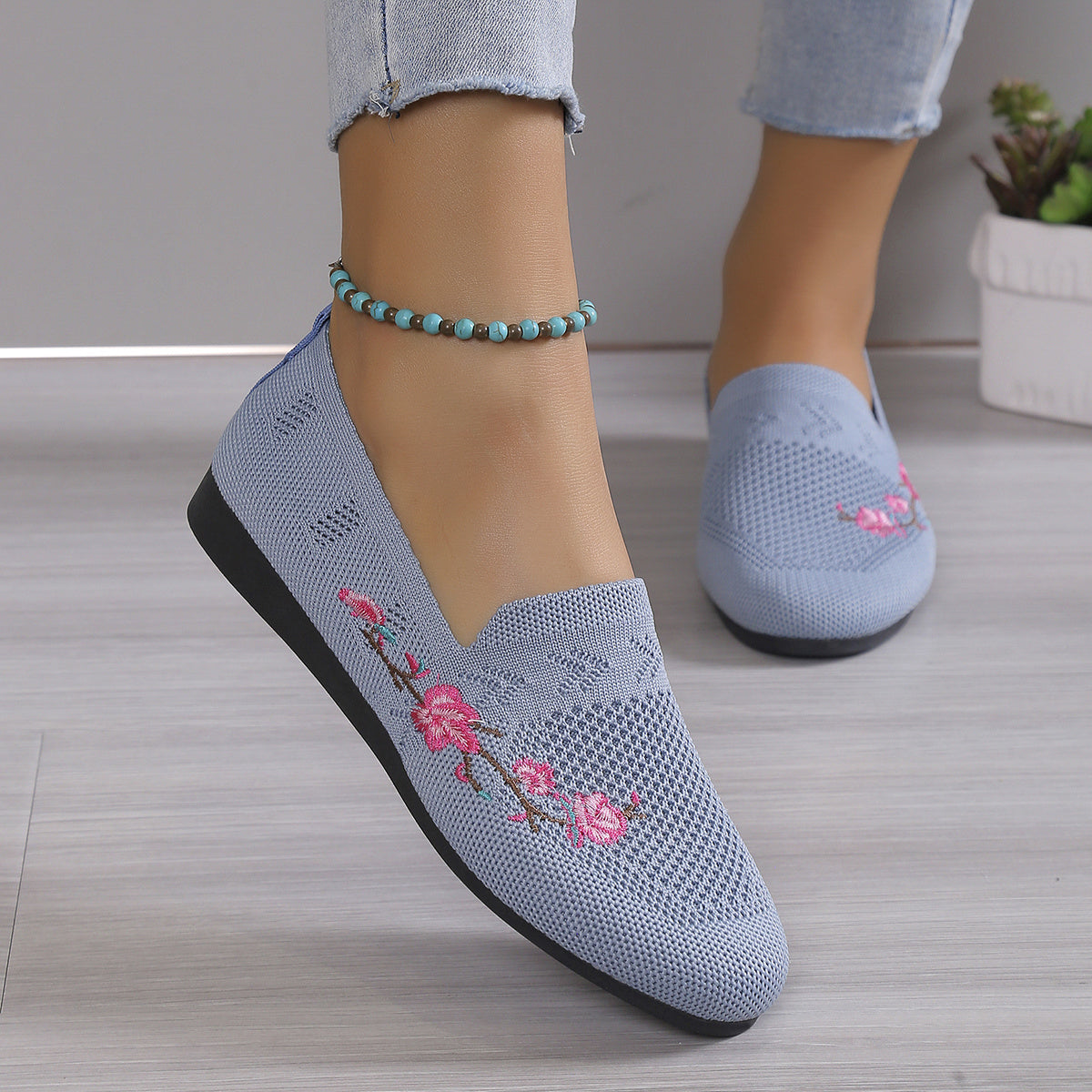 Women's Floral Embroidered Flat Shoes,