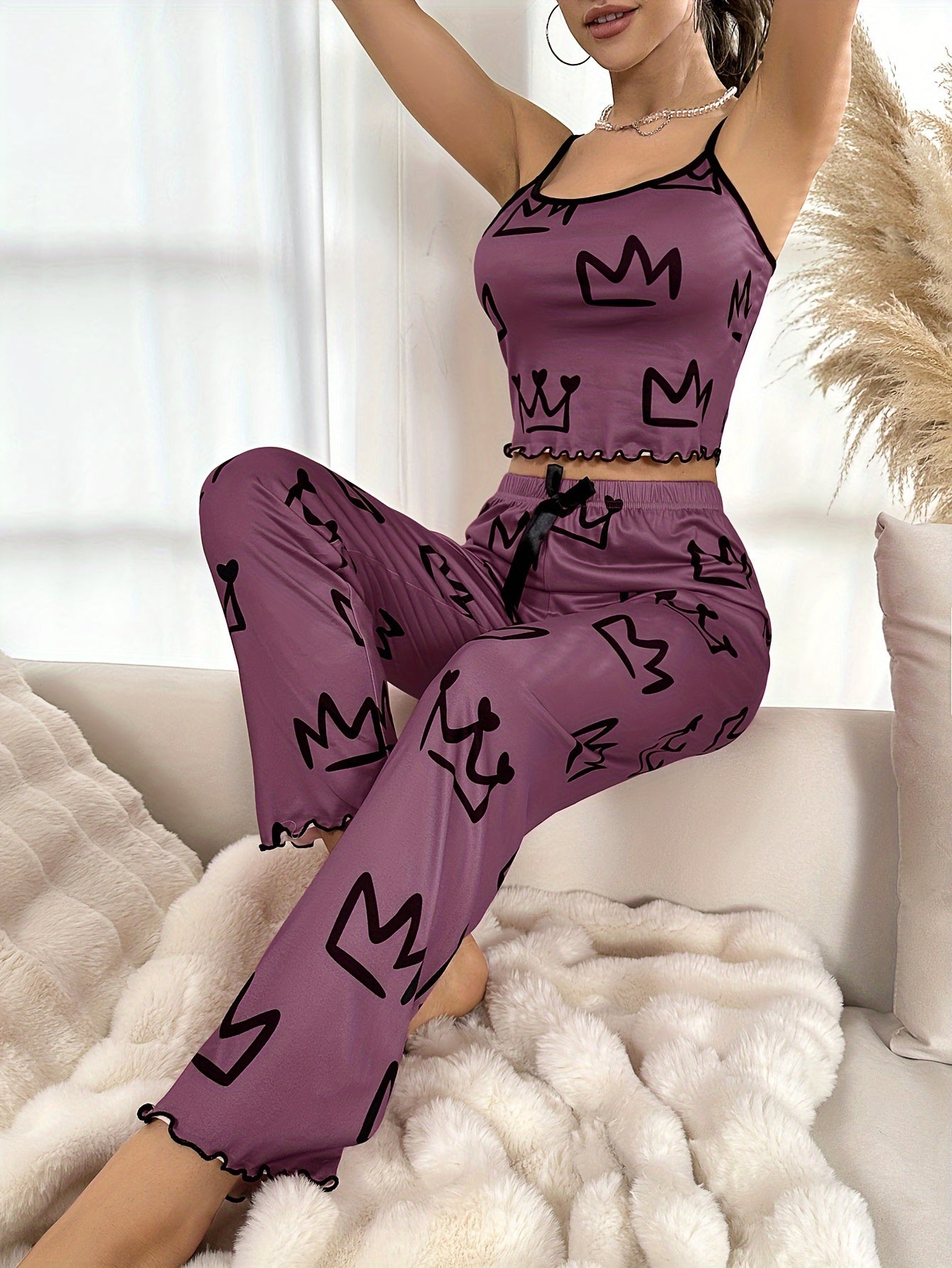 Crown Pattern Pajama Set, Scoop Neck Cami Top & Bow Decor Elastic Waistband Pants, Women's Sleepwear & Loungewear