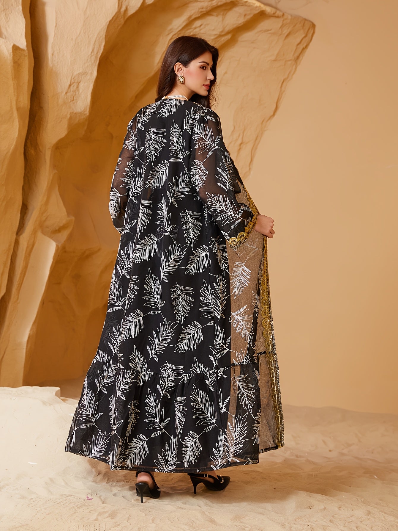 Elegant Black Abaya with Golden Floral Embroidery - Stylish Long-Sleeve '/MH
