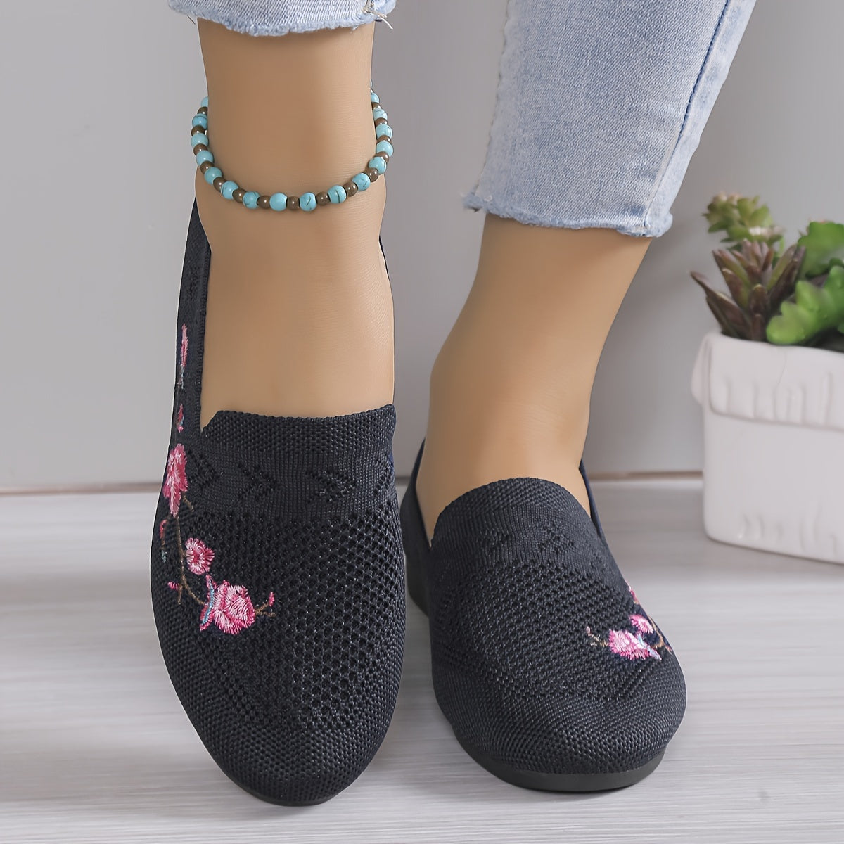 Women's Floral Embroidered Flat Shoes,