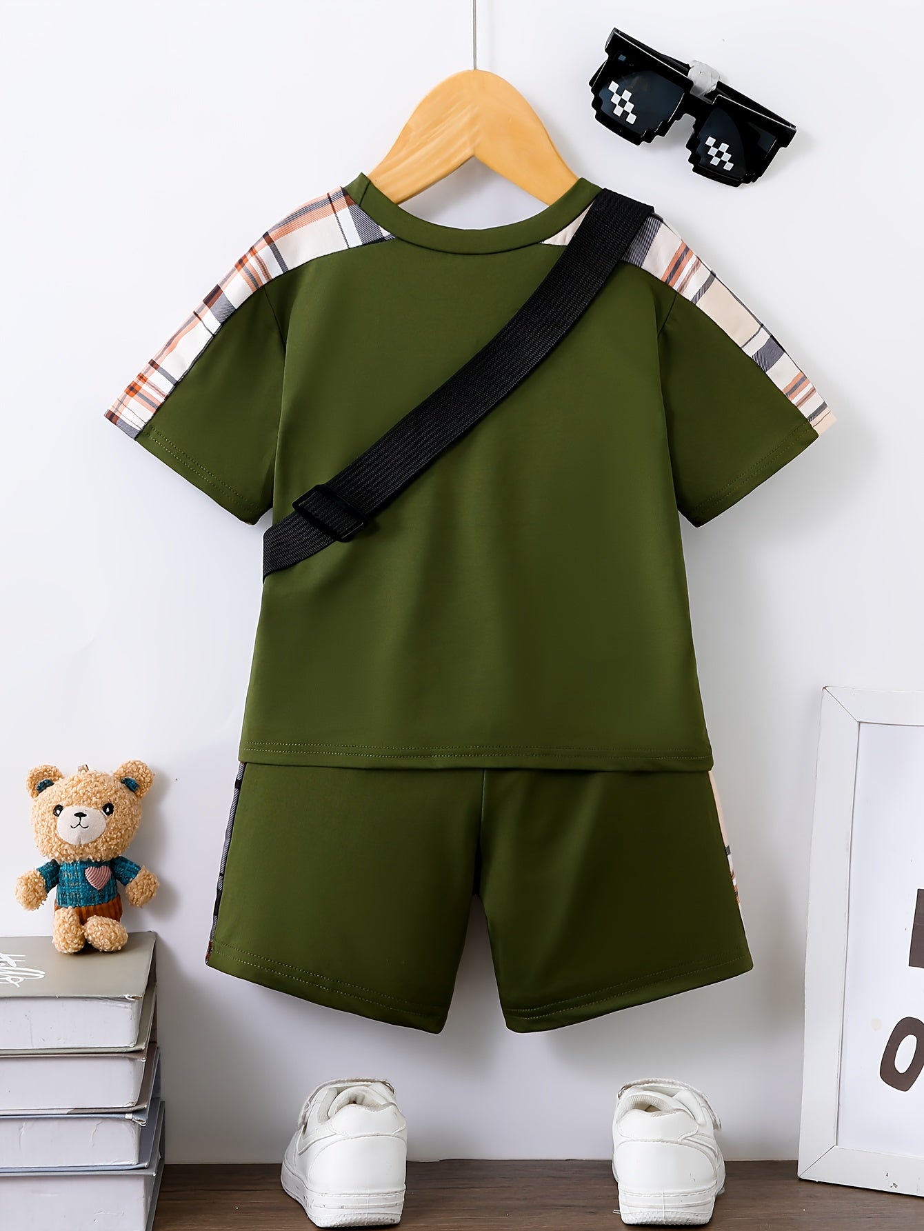 3pcs Boys Casual Solid Short Sleeve T-shirt & Smile Face Print Shorts.