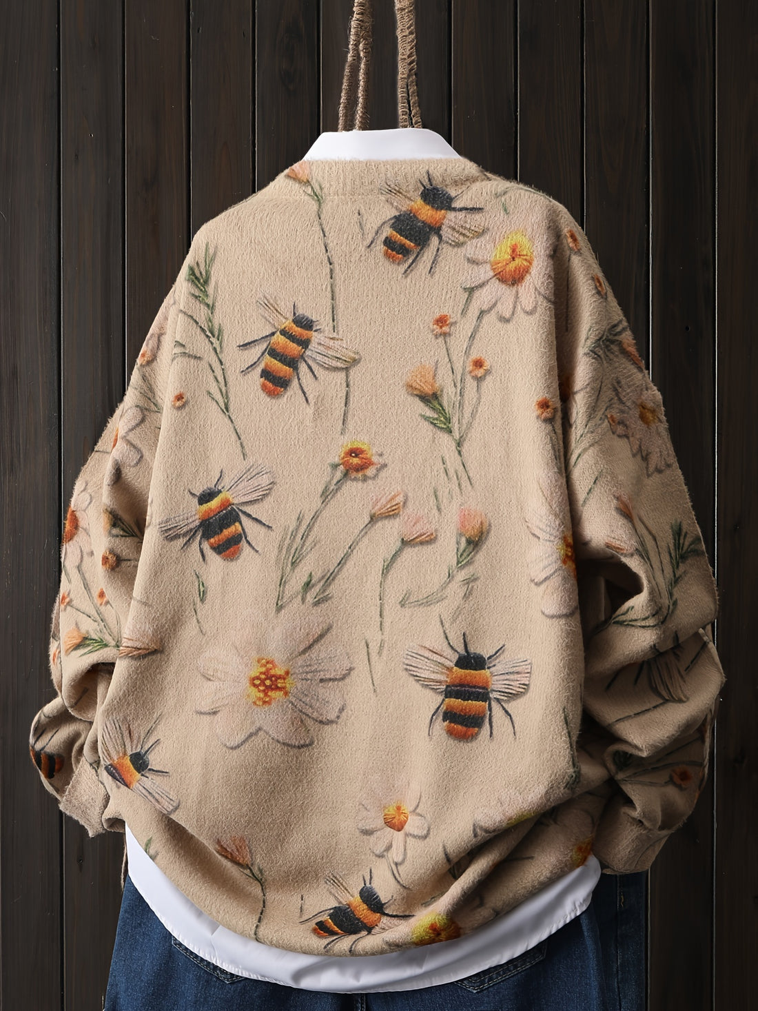 Long-Sleeved Sweater with a Bee And Flower Pattern,