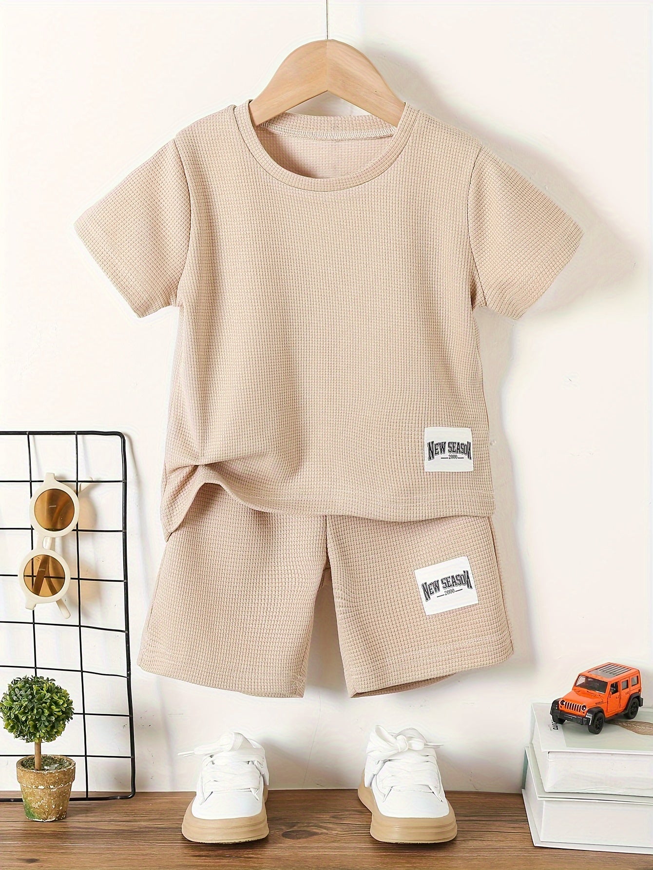 2pcs Boy's Crew Neck T-Shirt & Solid Shorts,