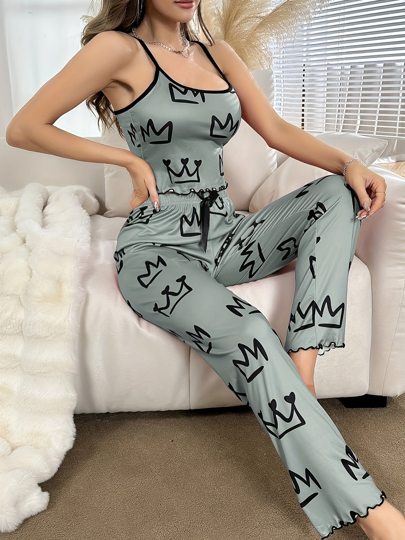 Crown Pattern Pajama Set, Scoop Neck Cami Top & Bow Decor Elastic Waistband Pants, Women's Sleepwear & Loungewear