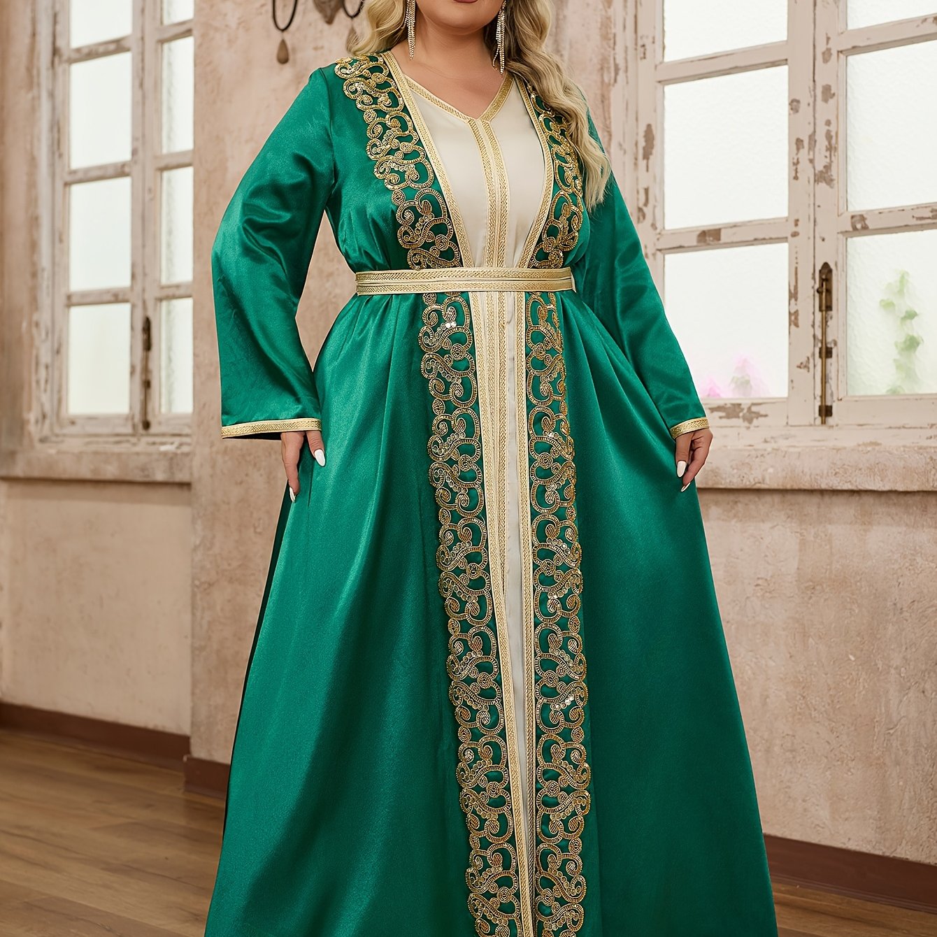 Elegant Plus Size Arabian Thobe with Golden Pattern -/MH