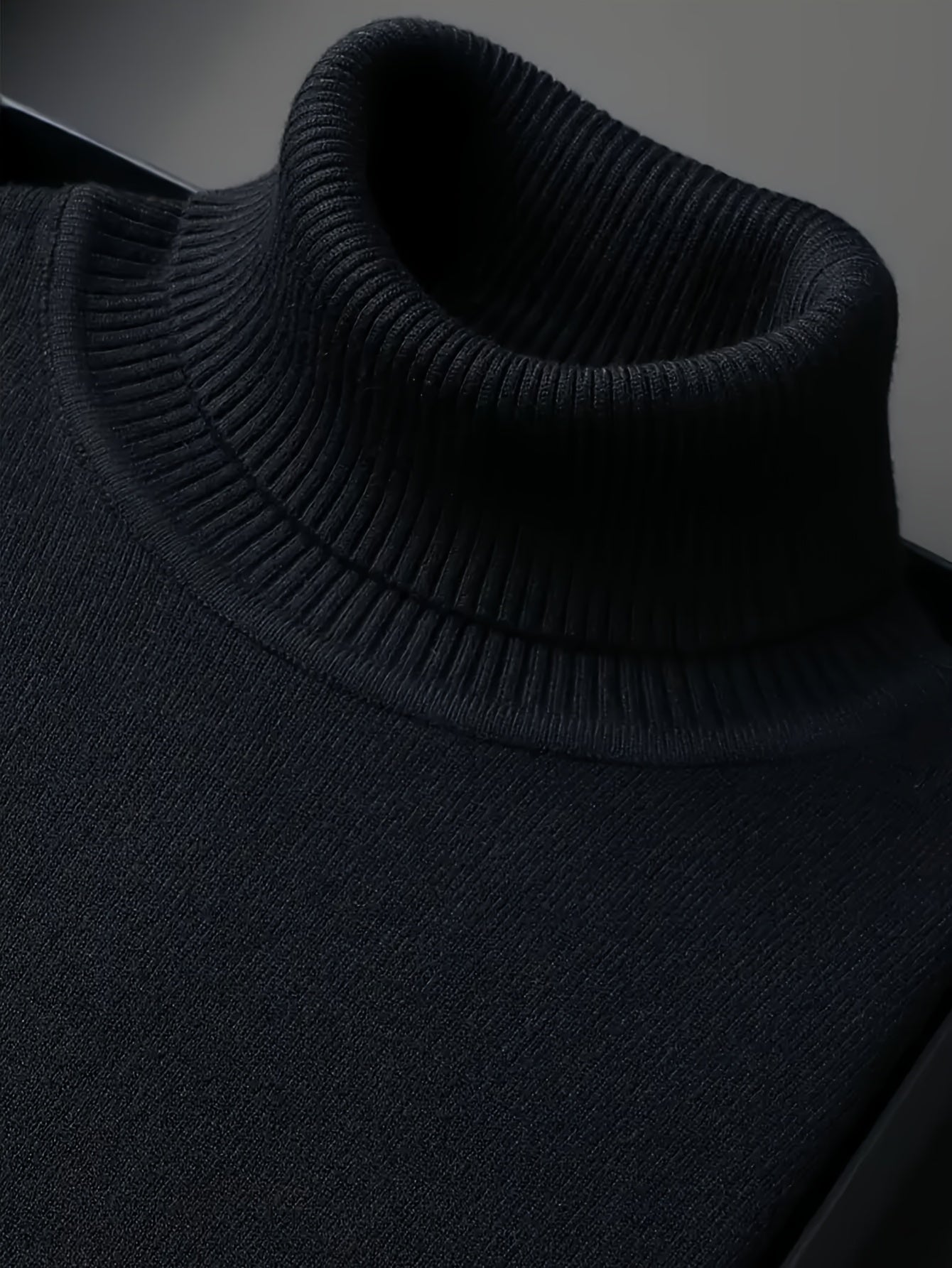 Men's Casual Solid Color Turtleneck Sweater .