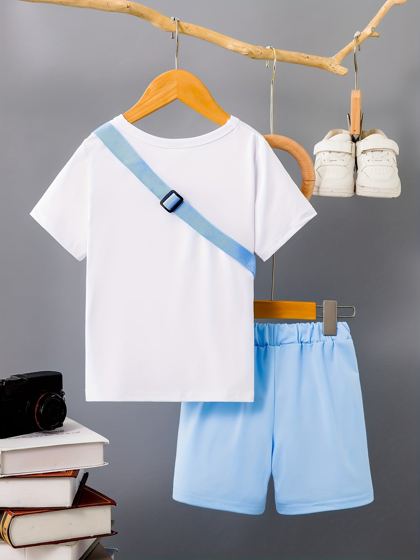 3pcs Boys Casual Solid Short Sleeve T-shirt & Smile Face Print Shorts.