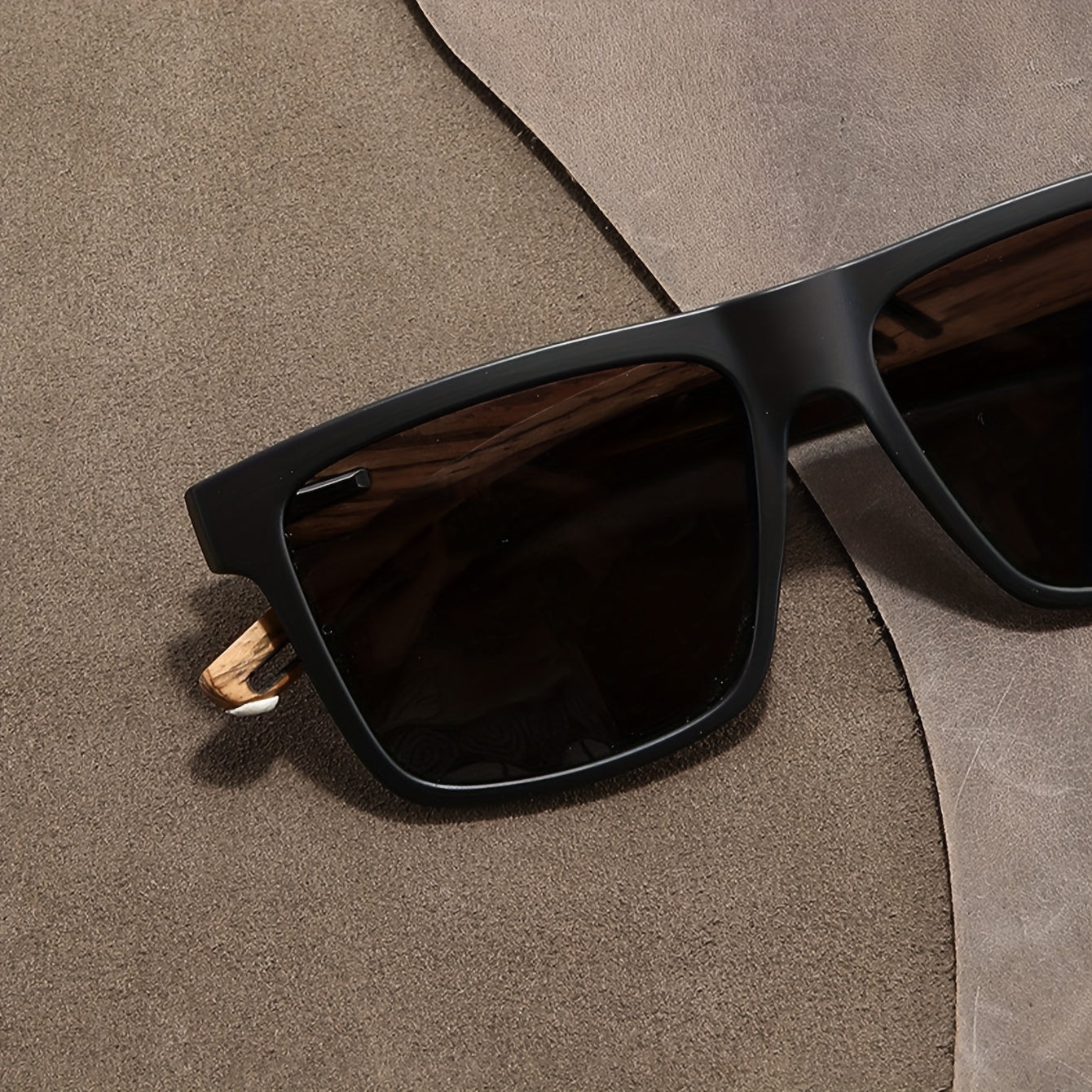 1pc Men's Retro Walnut Fashion Glasses, Ultra-Light Fashion Glasses For Men And Women,