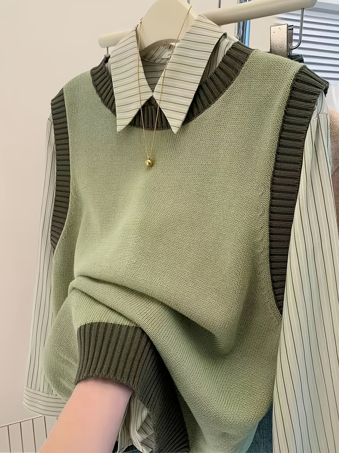 Elegant Green Knit Sweater Vest for Women .
