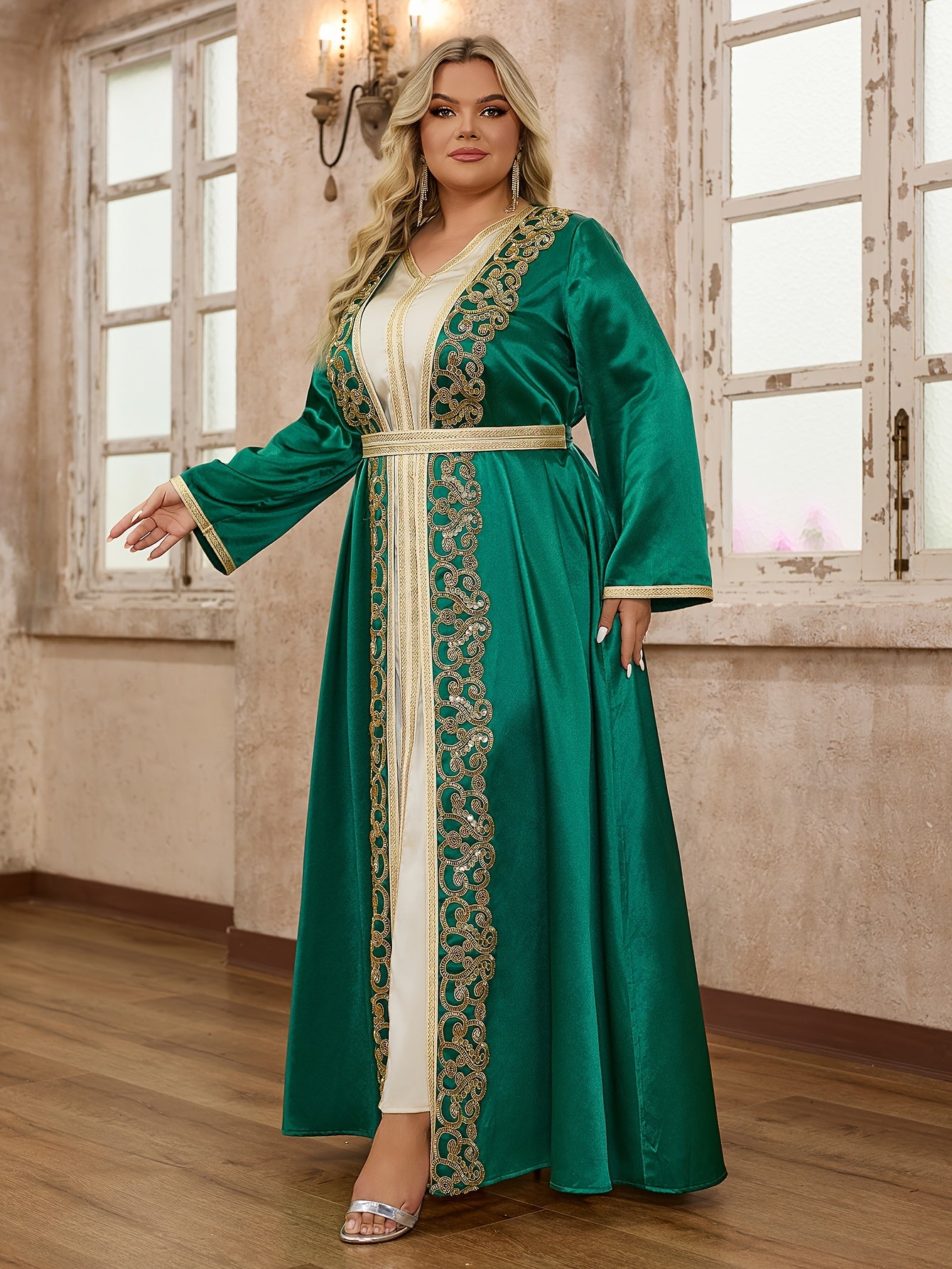 Elegant Plus Size Arabian Thobe with Golden Pattern -/MH