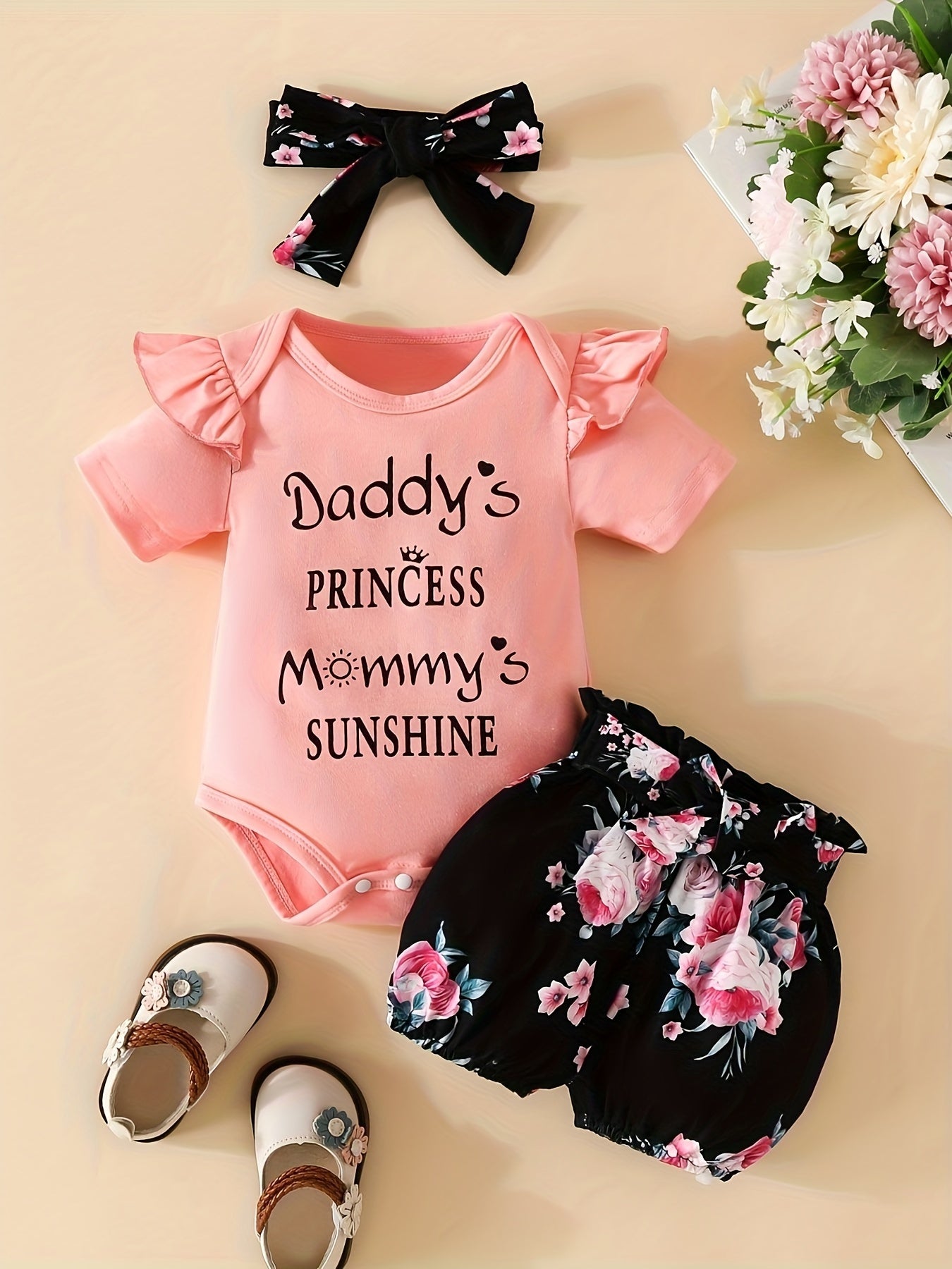 3pcs Short Sleeve & Shorts Set for Newborns - "I'm Daddy's Girl"