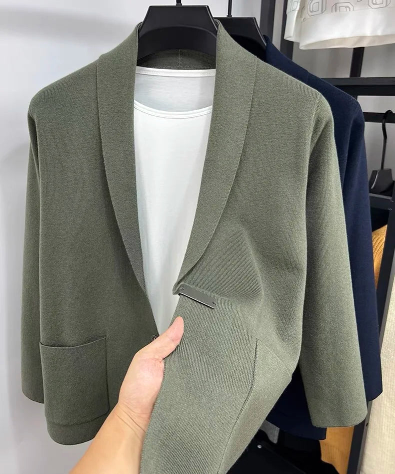 High end men fashion shawl collar knitted cardigan.