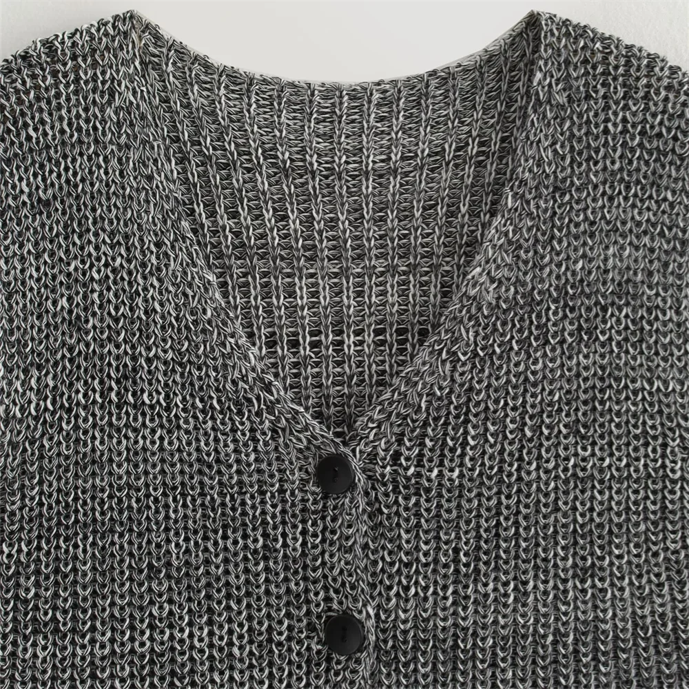 fashion temperament slim fit casual  V-neck vest short knittevd sweater.