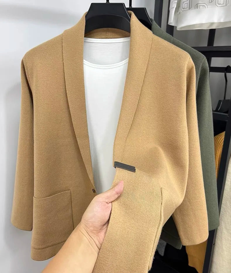 High end men fashion shawl collar knitted cardigan.