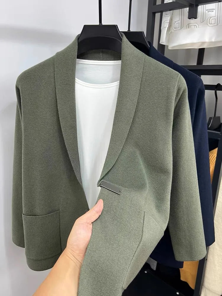 High end men fashion shawl collar knitted cardigan.