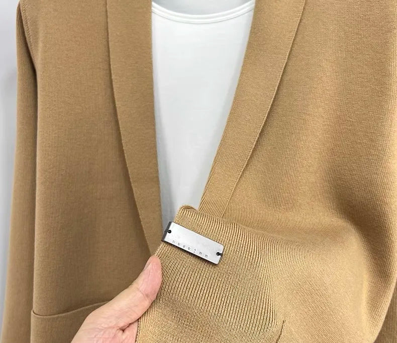 High end men fashion shawl collar knitted cardigan.