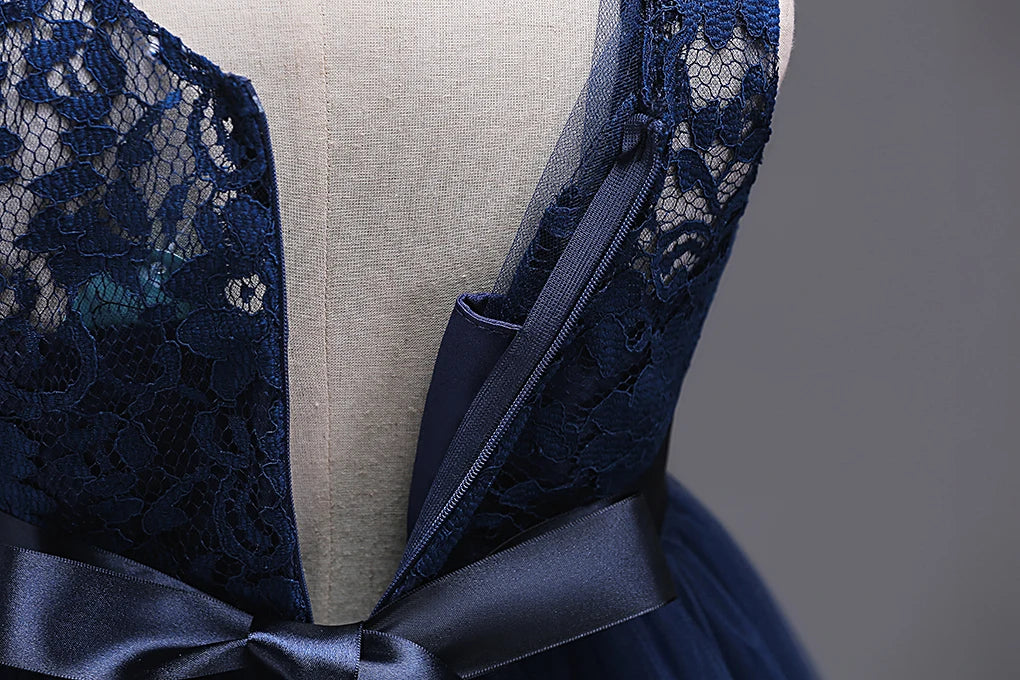 Western girls dress Princess dress Children's dress long lace .