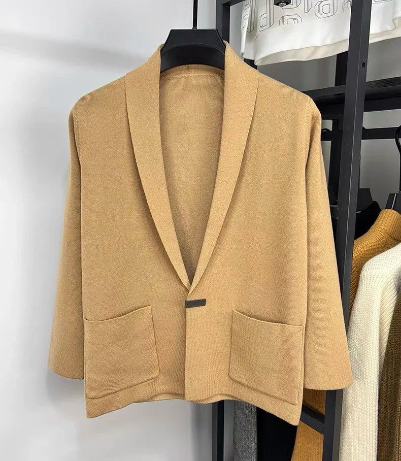 High end men fashion shawl collar knitted cardigan.