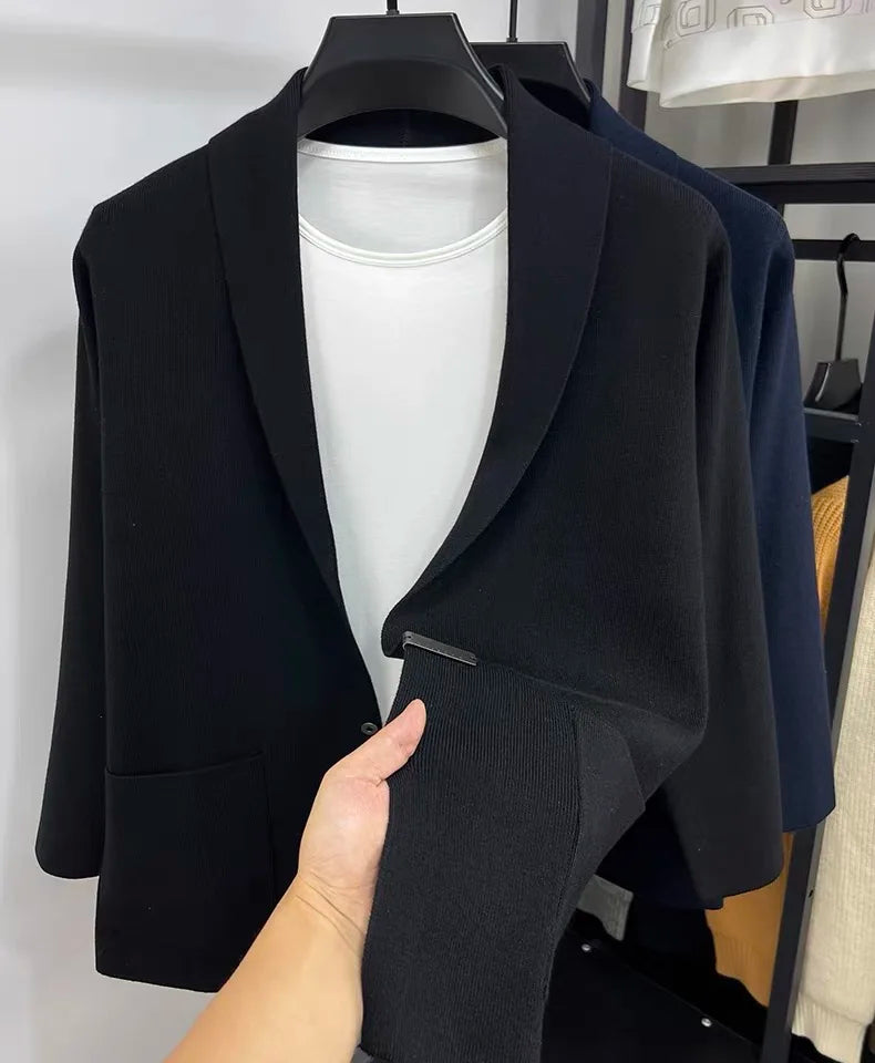 High end men fashion shawl collar knitted cardigan.