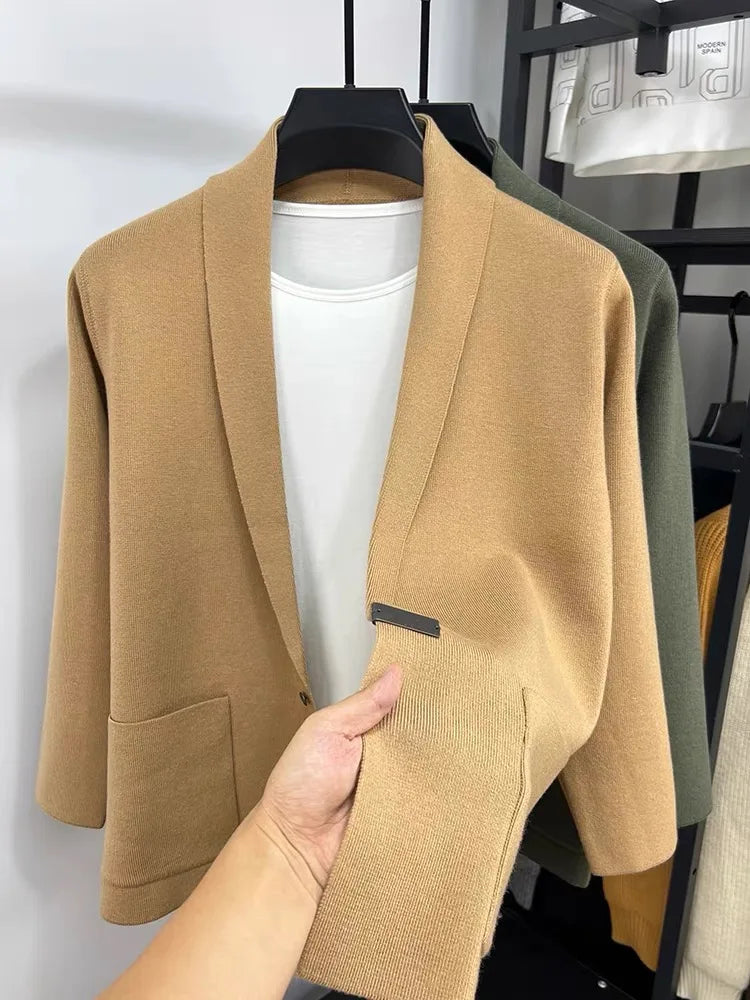 High end men fashion shawl collar knitted cardigan.