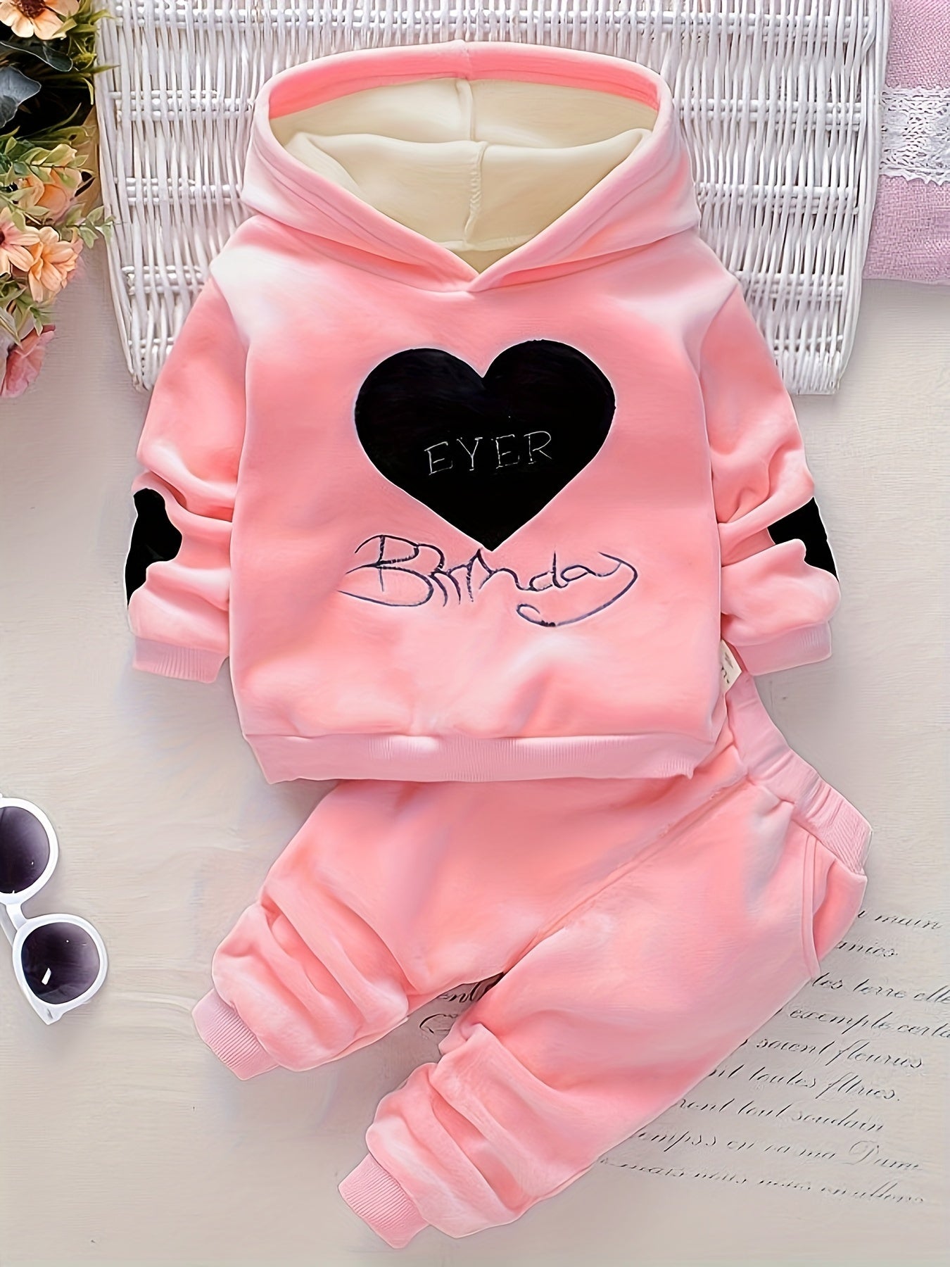 2pcs Adorable Baby Girls' Heart-Themed Long-Sleeved Hoodie .
