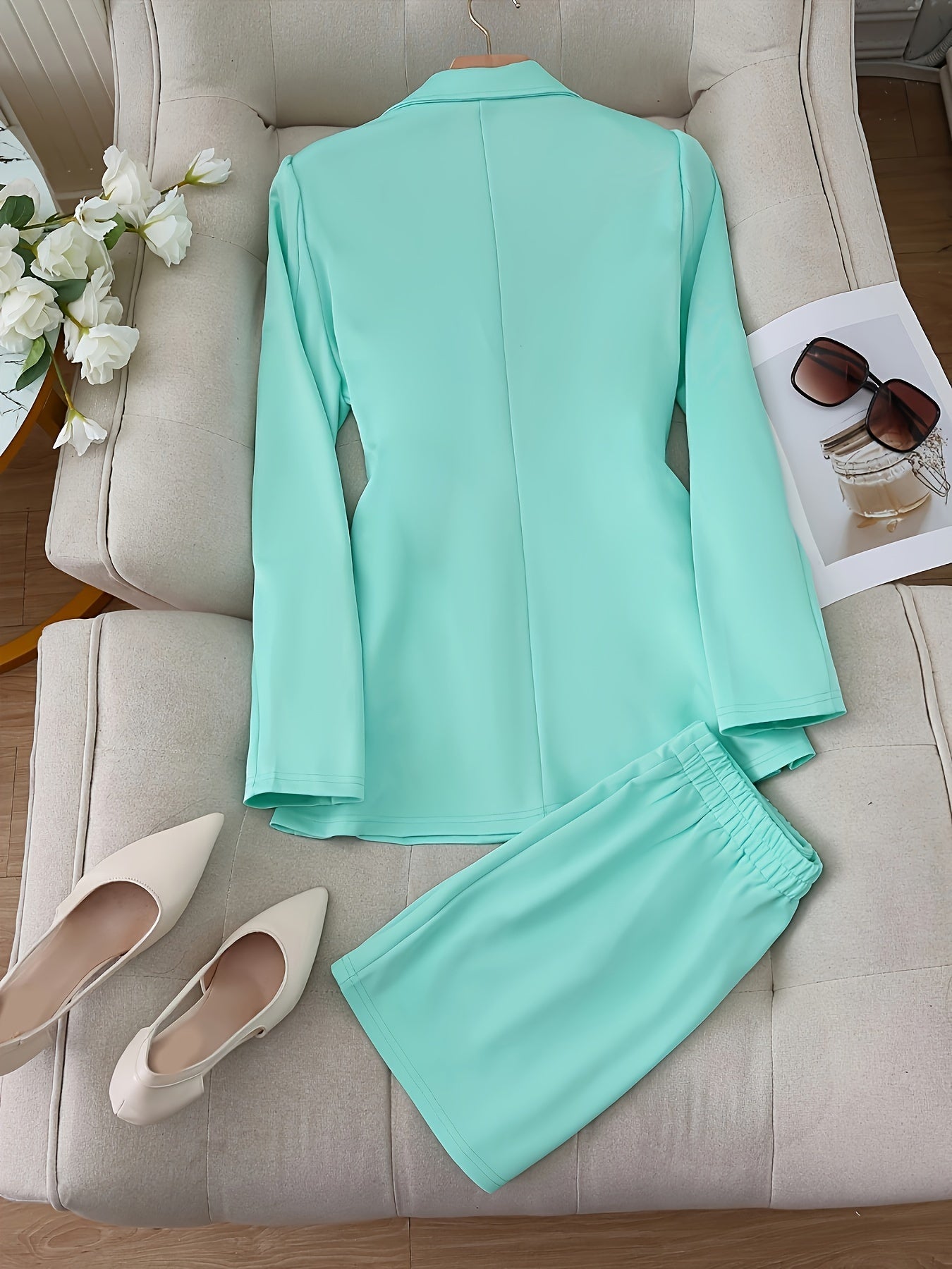 Two-Piece Floral Print Suit Set - Elegant Double Breasted Blazer.