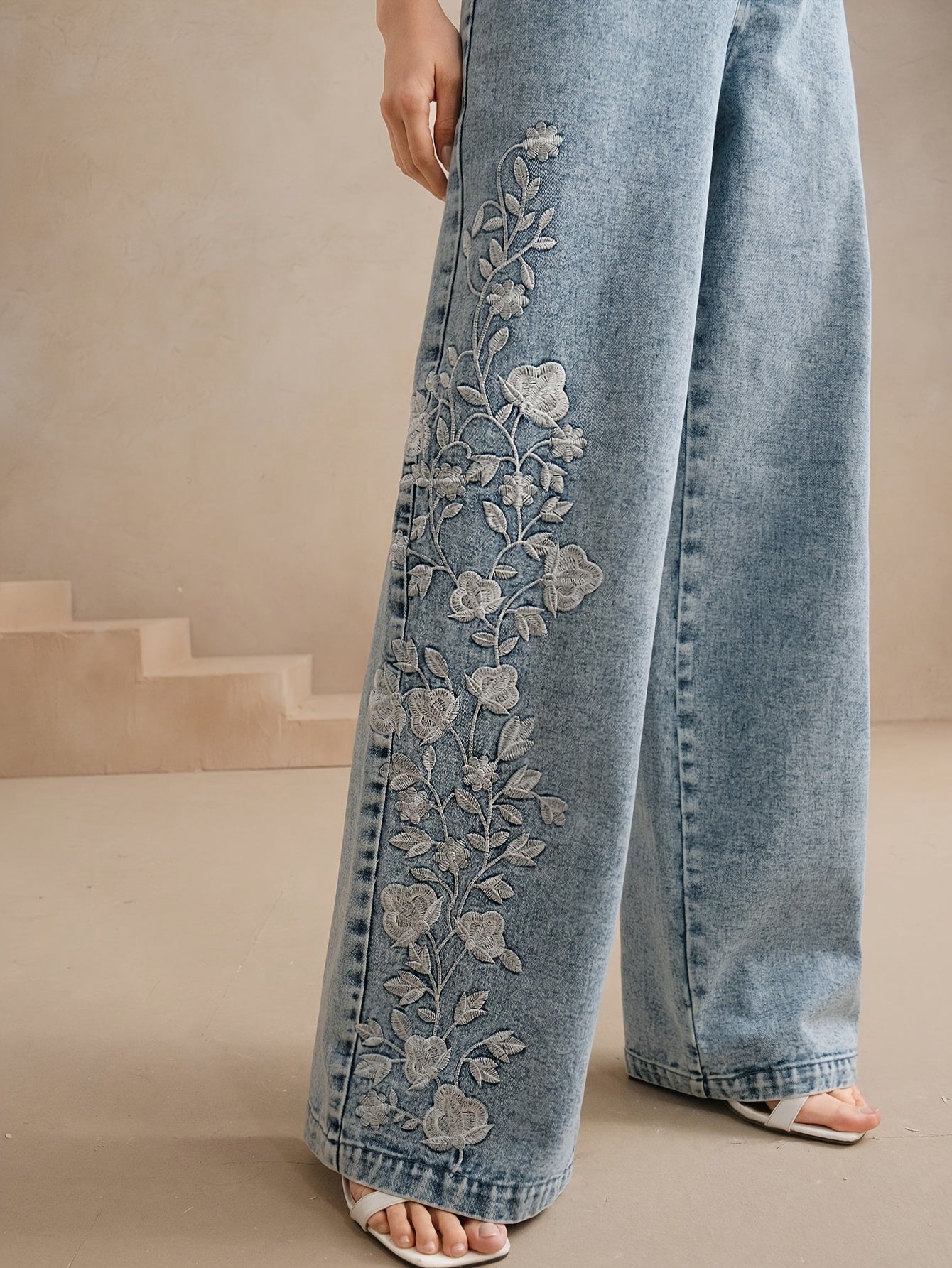 AW25 Women'S High-Waist Embroidered Floral Wide-Leg Jeans -/MH