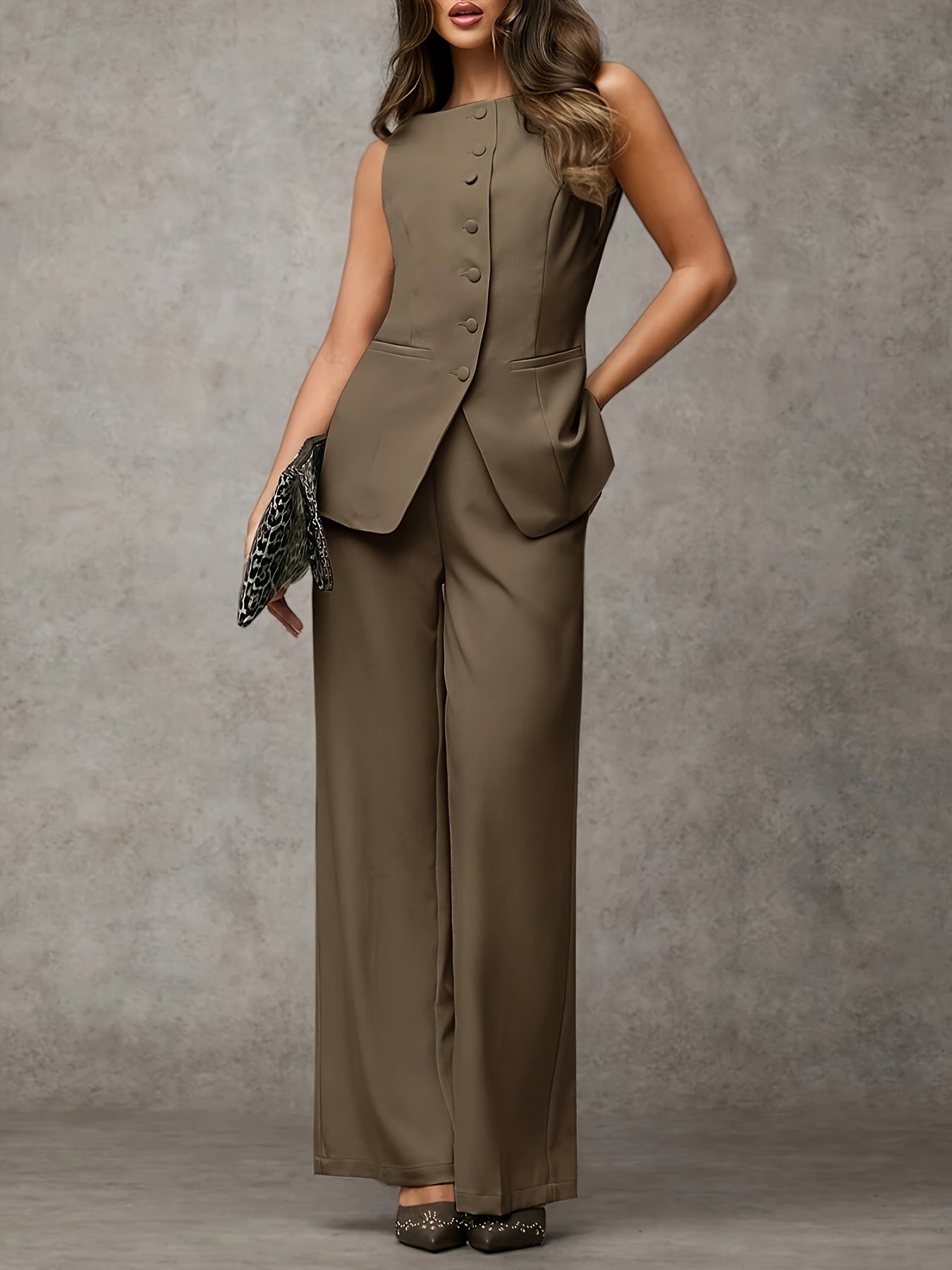 Women'S Elegant Beige Two-Piece Office Set - Sleeveless Button-Up Blazer.