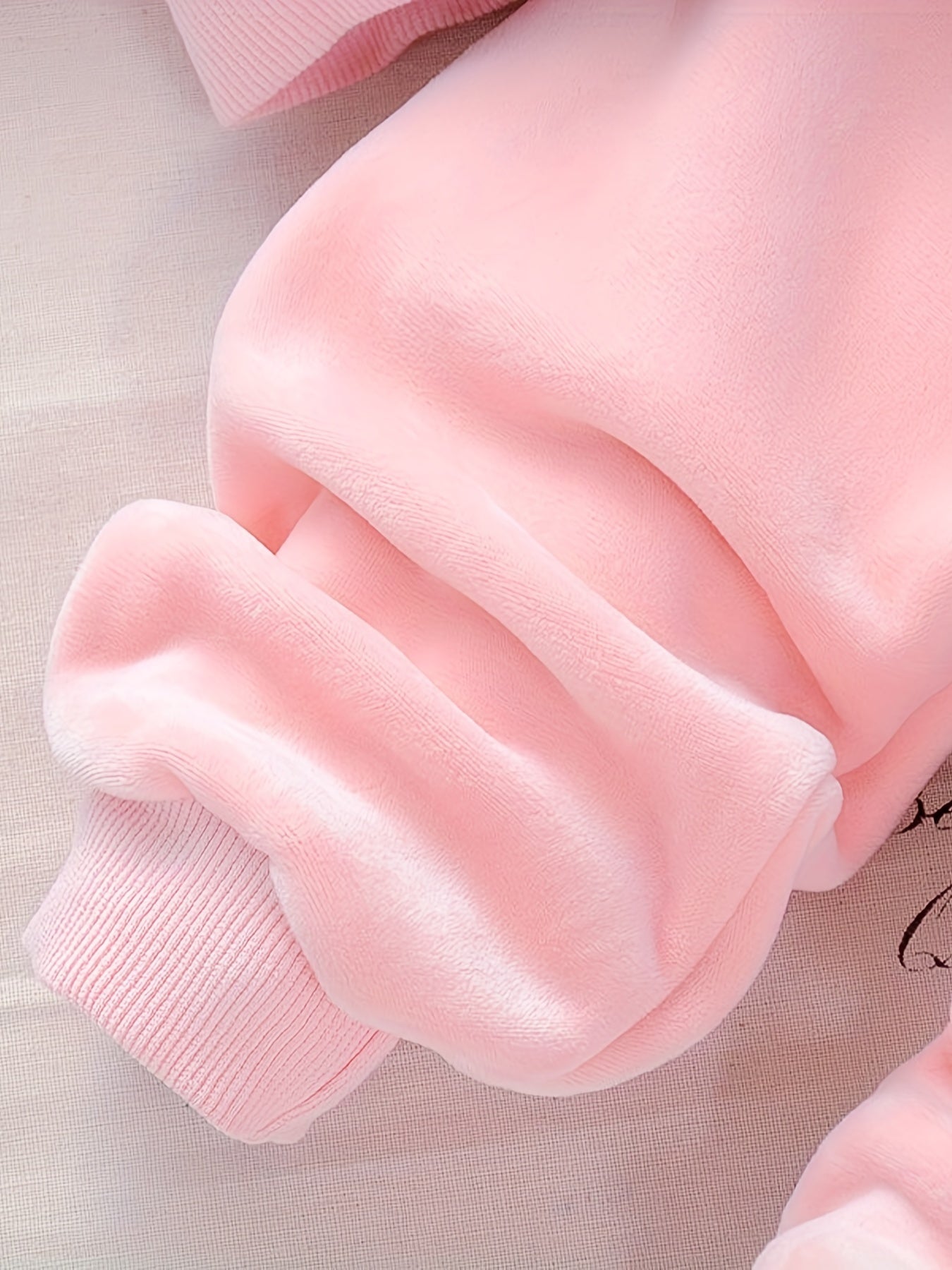 2pcs Adorable Baby Girls' Heart-Themed Long-Sleeved Hoodie .