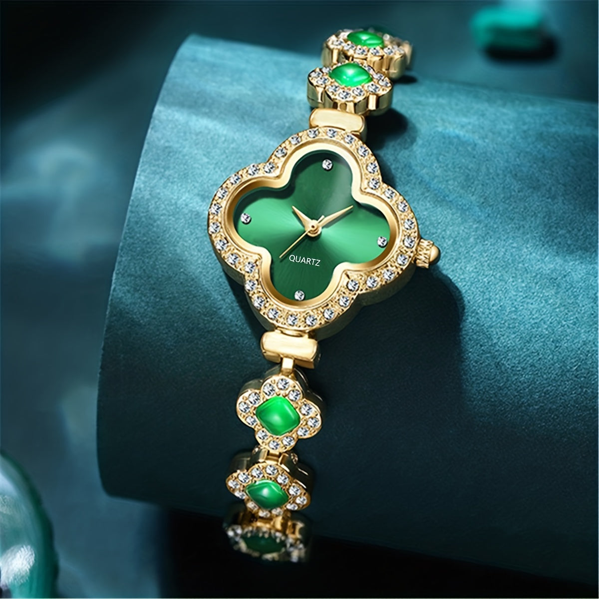 Clover Pointer Quartz Watch - Elegant Baroque Rhinestone Analog Wrist Watch with 4pcs Jewelry Set, Perfect Gift for Mom, Her, or Yourself, Ideal for Any Occasion