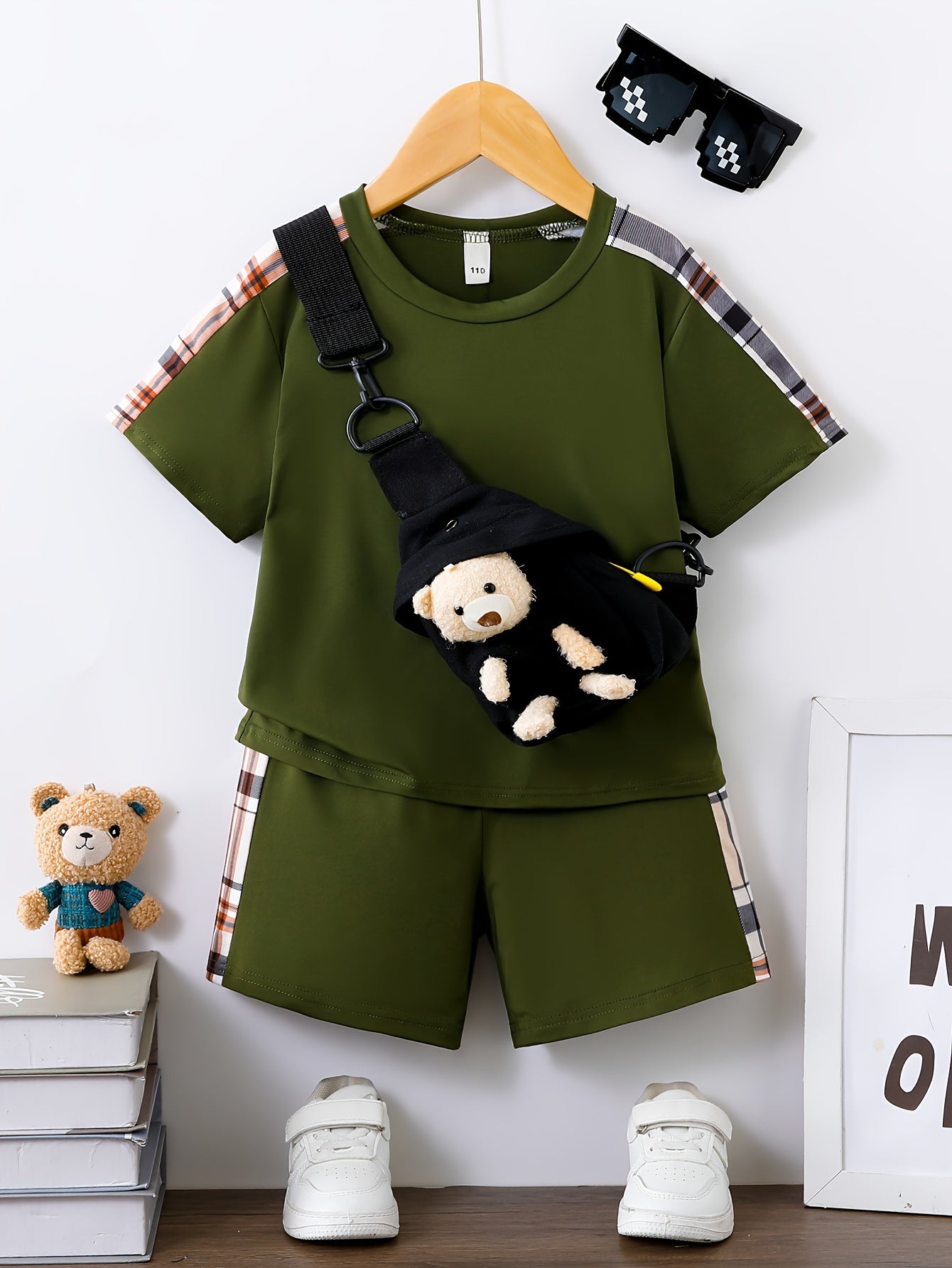 3pcs Boys Casual Solid Short Sleeve T-shirt & Smile Face Print Shorts.